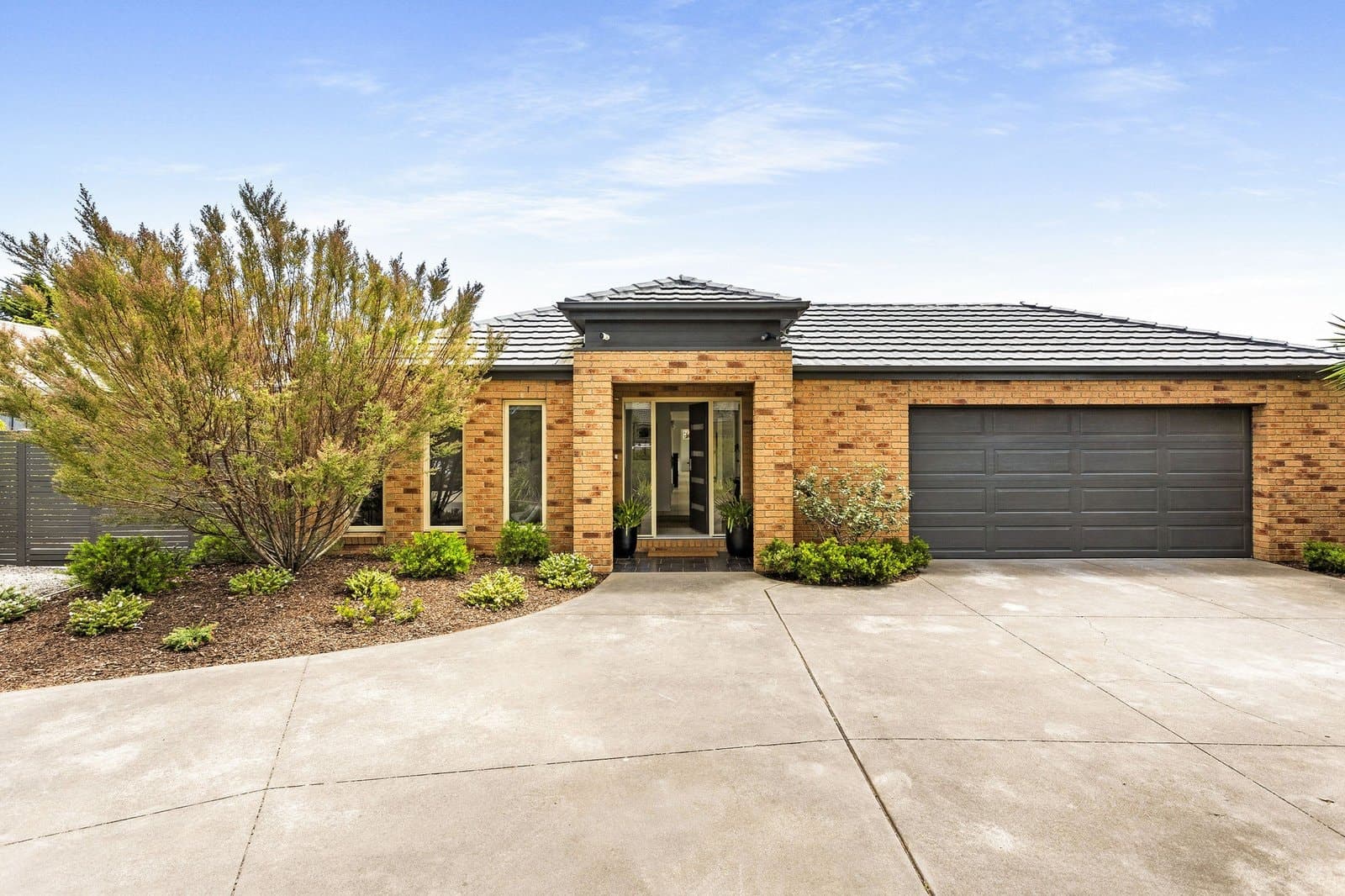 17 Emarald Close, Mornington - Image 1