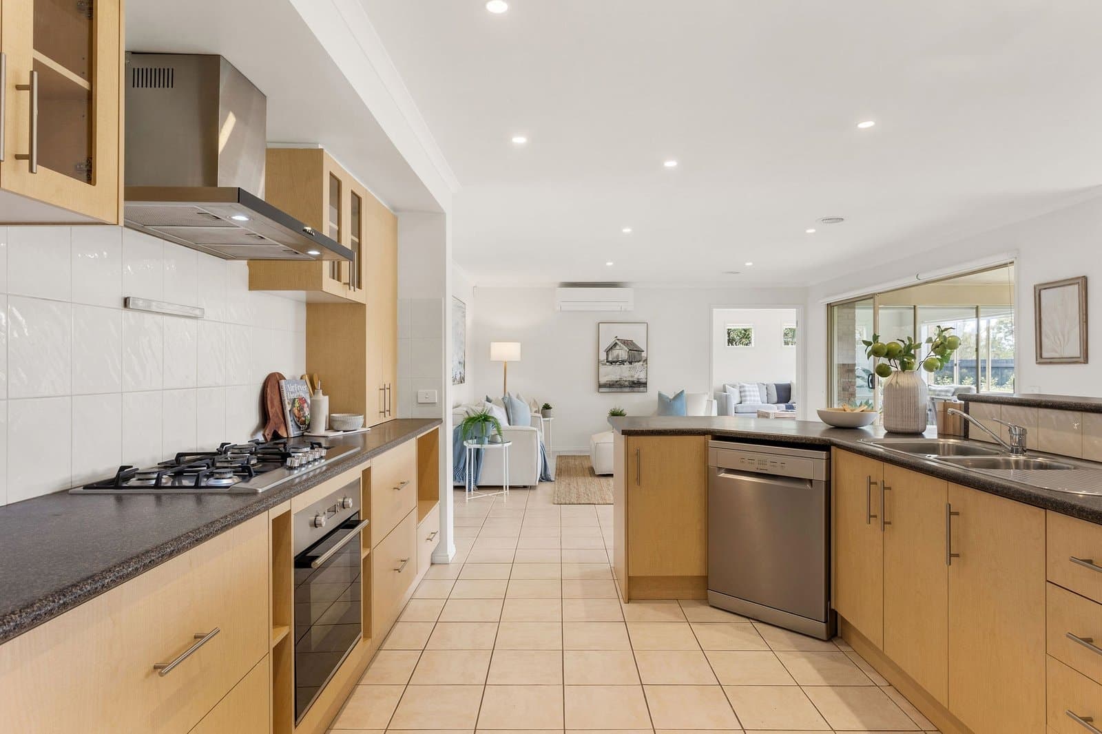 17 Emarald Close, Mornington - Thumbnail 4