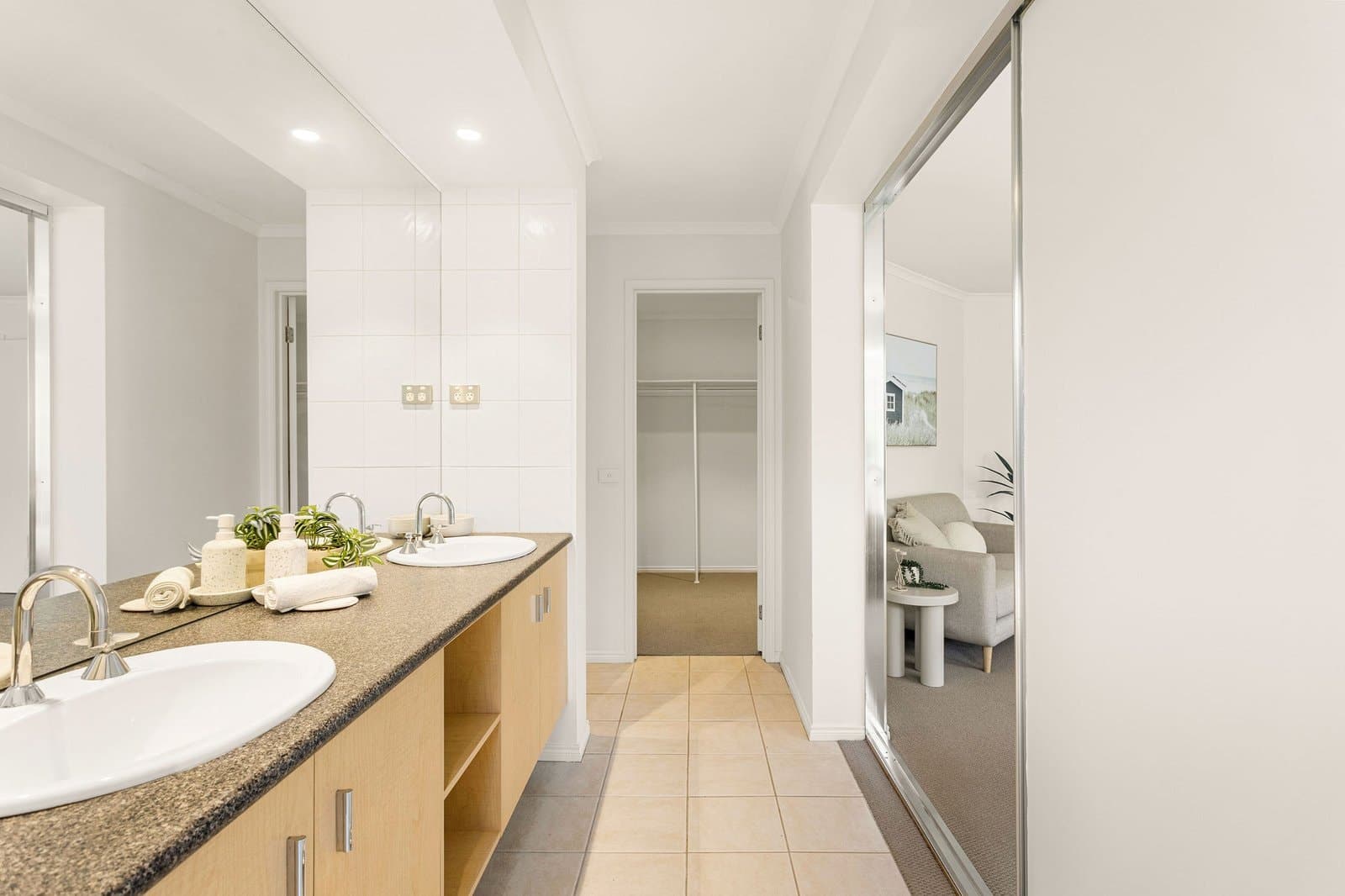 17 Emarald Close, Mornington - Thumbnail 8