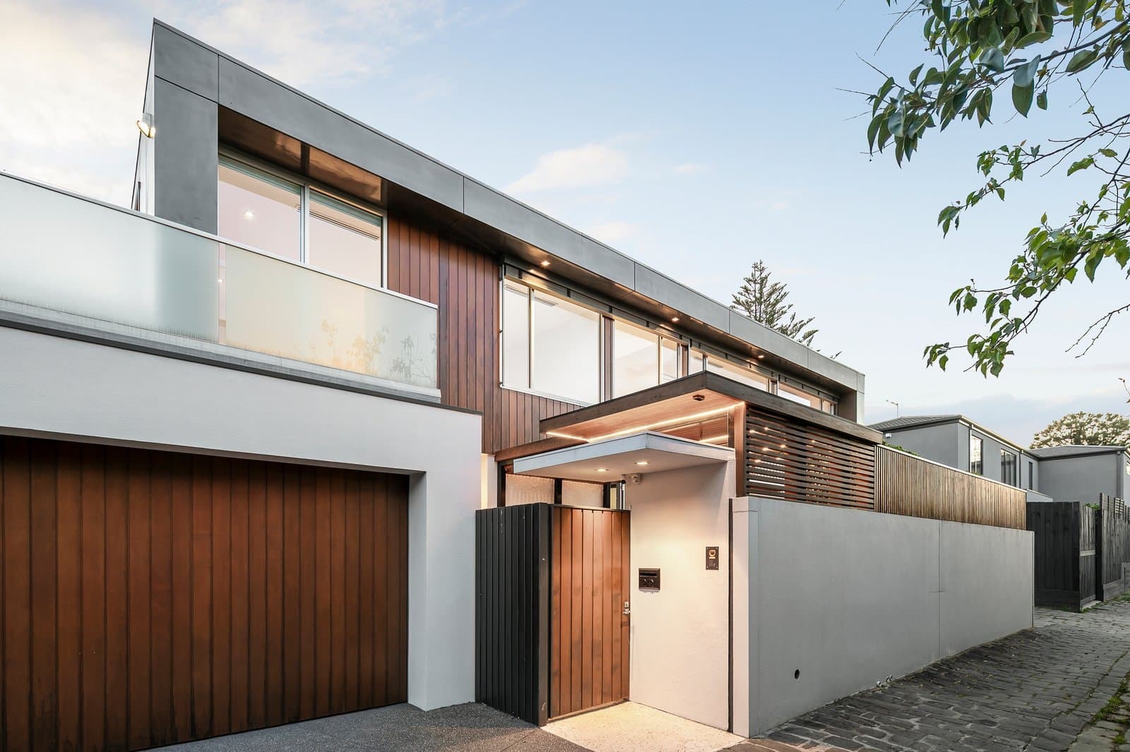 2/2 Hastings Road, Hawthorn East - Image 1