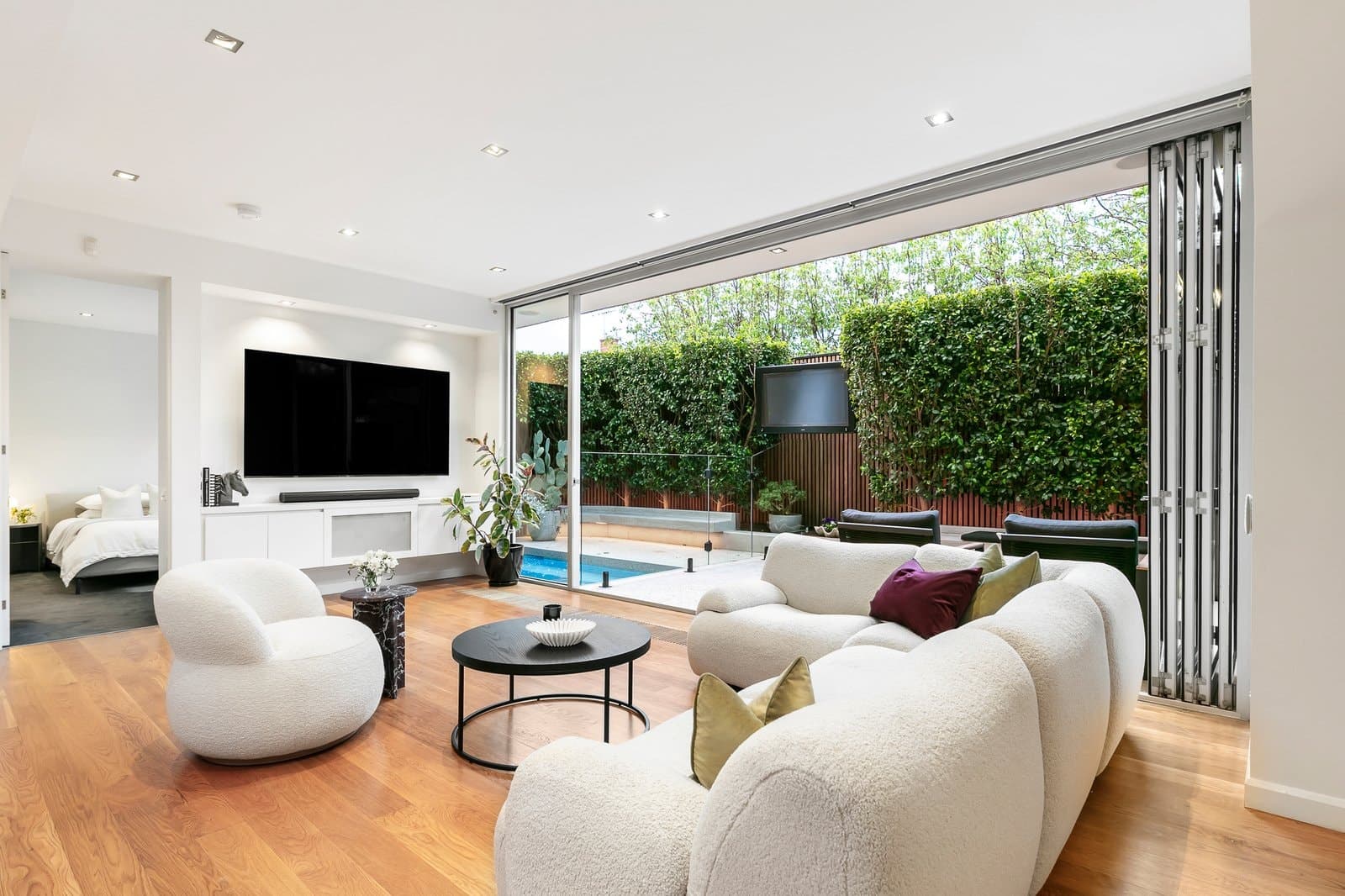 2/2 Hastings Road, Hawthorn East - Thumbnail 2