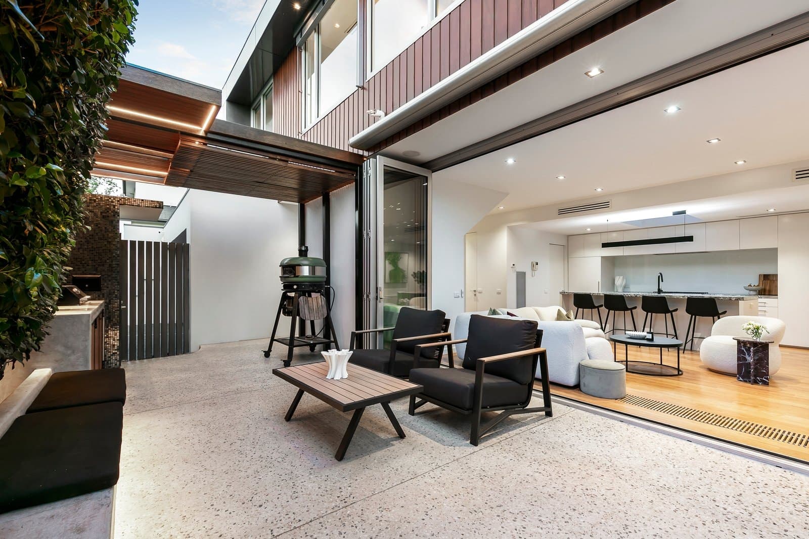 2/2 Hastings Road, Hawthorn East - Thumbnail 4