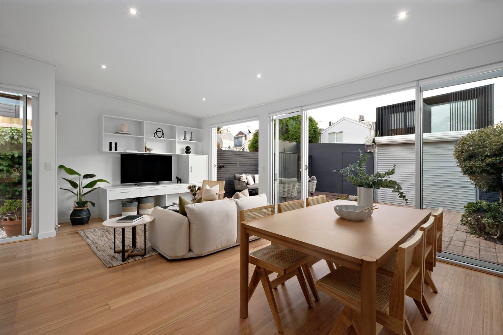 33 Lyell Street, South Melbourne - Thumbnail 4