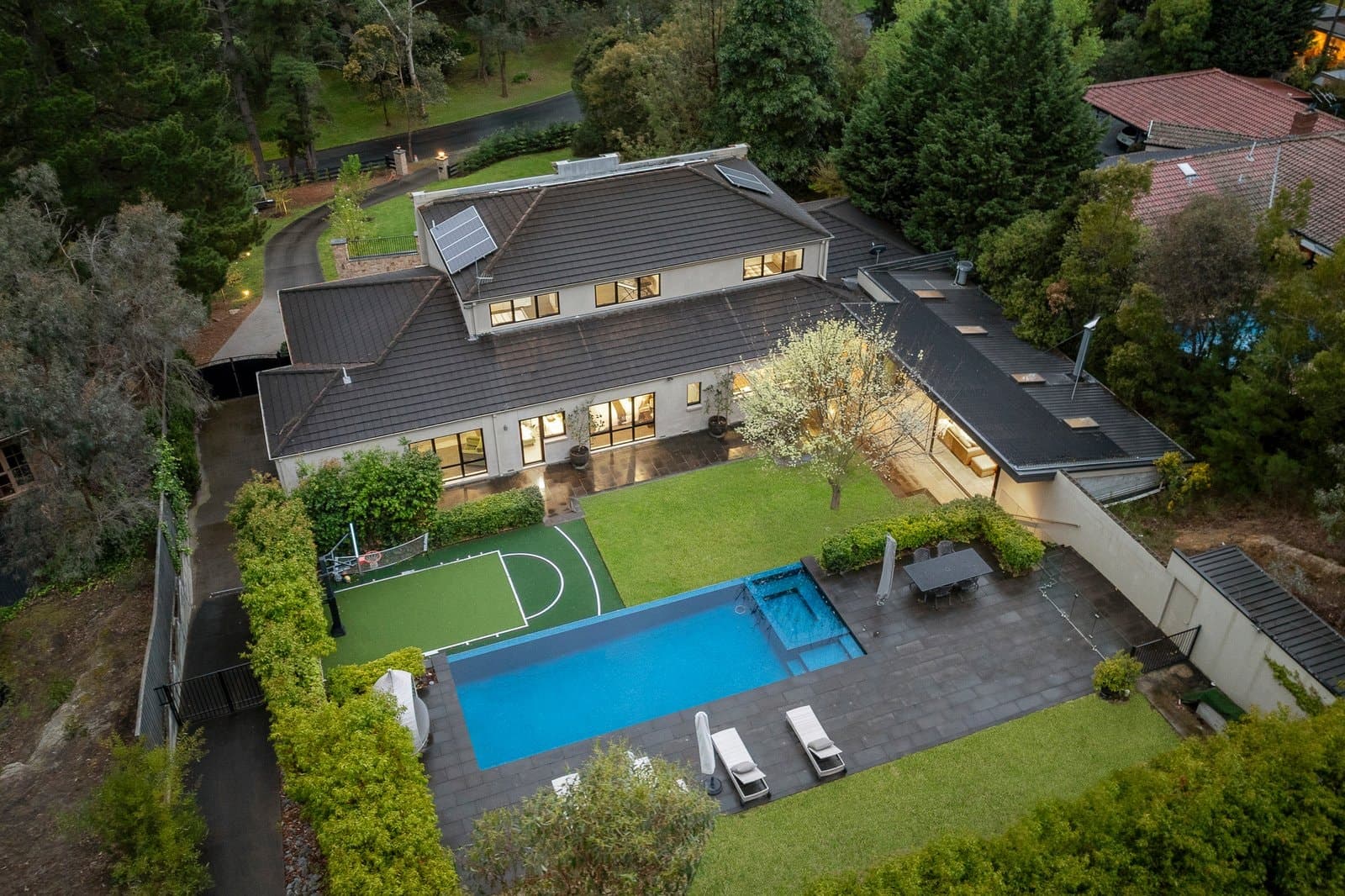 35-37 Ennismore Crescent, Park Orchards - Image 1