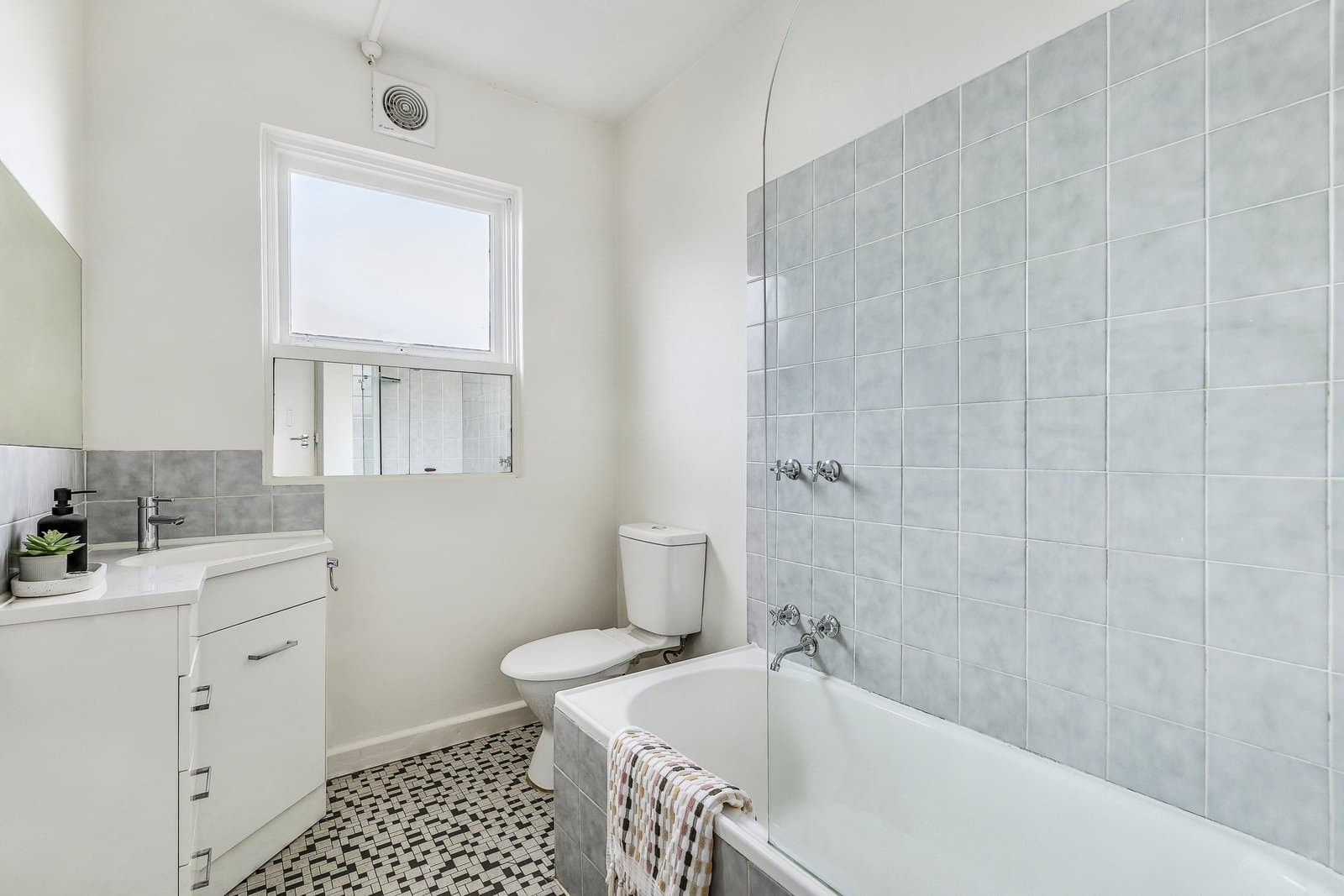 4/4 Osborne Avenue, Glen Iris - Thumbnail 6