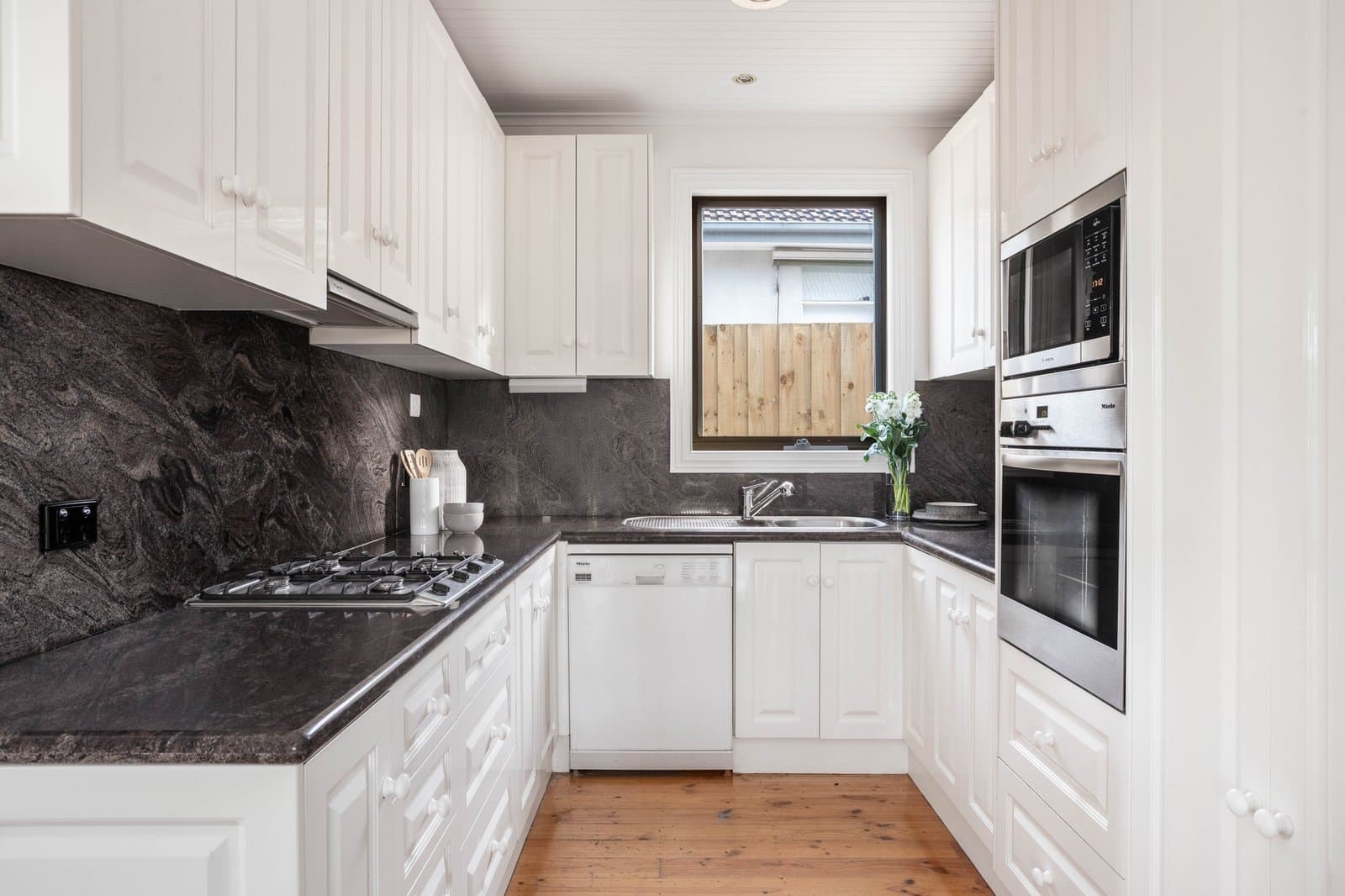 17 Essex Road, Surrey Hills - Thumbnail 4