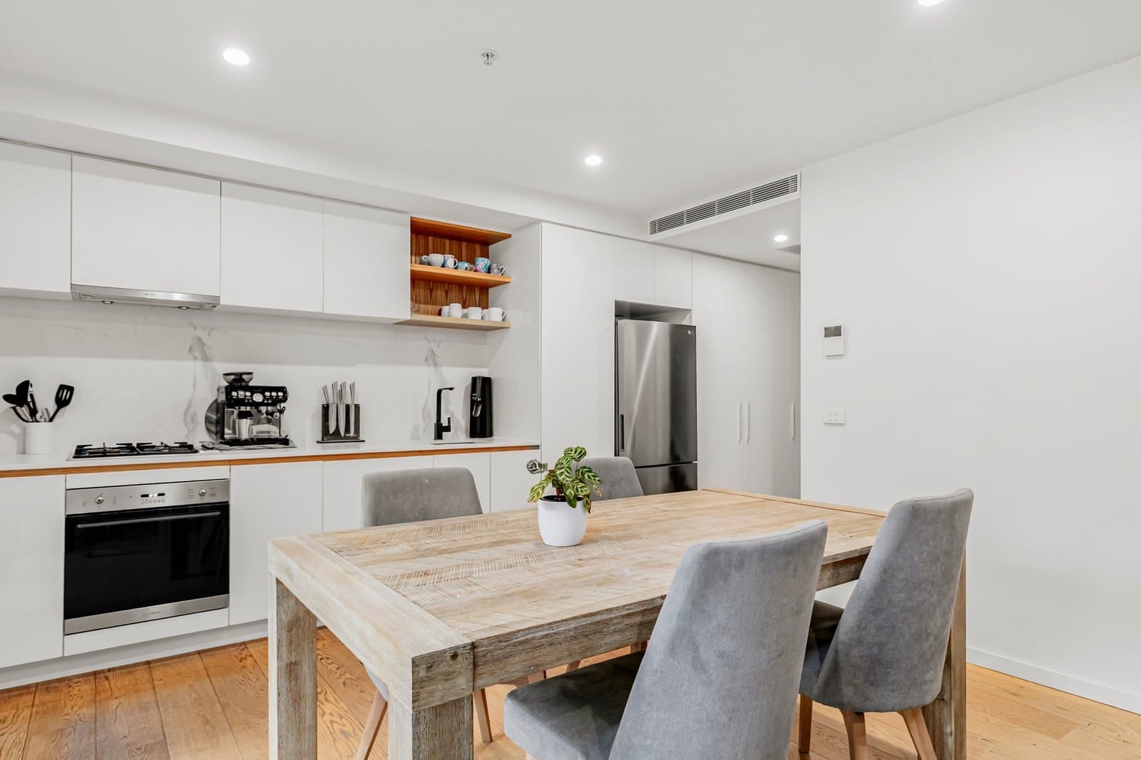 244/188 Whitehorse Road, Balwyn - Thumbnail 2