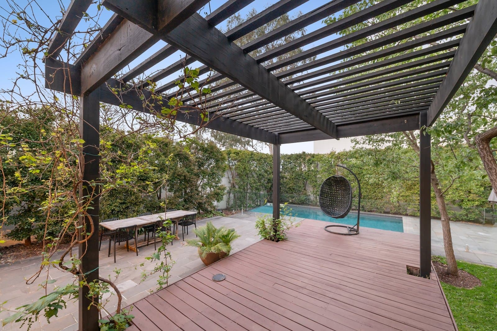 28 Lower Drive, Kew - Thumbnail 2