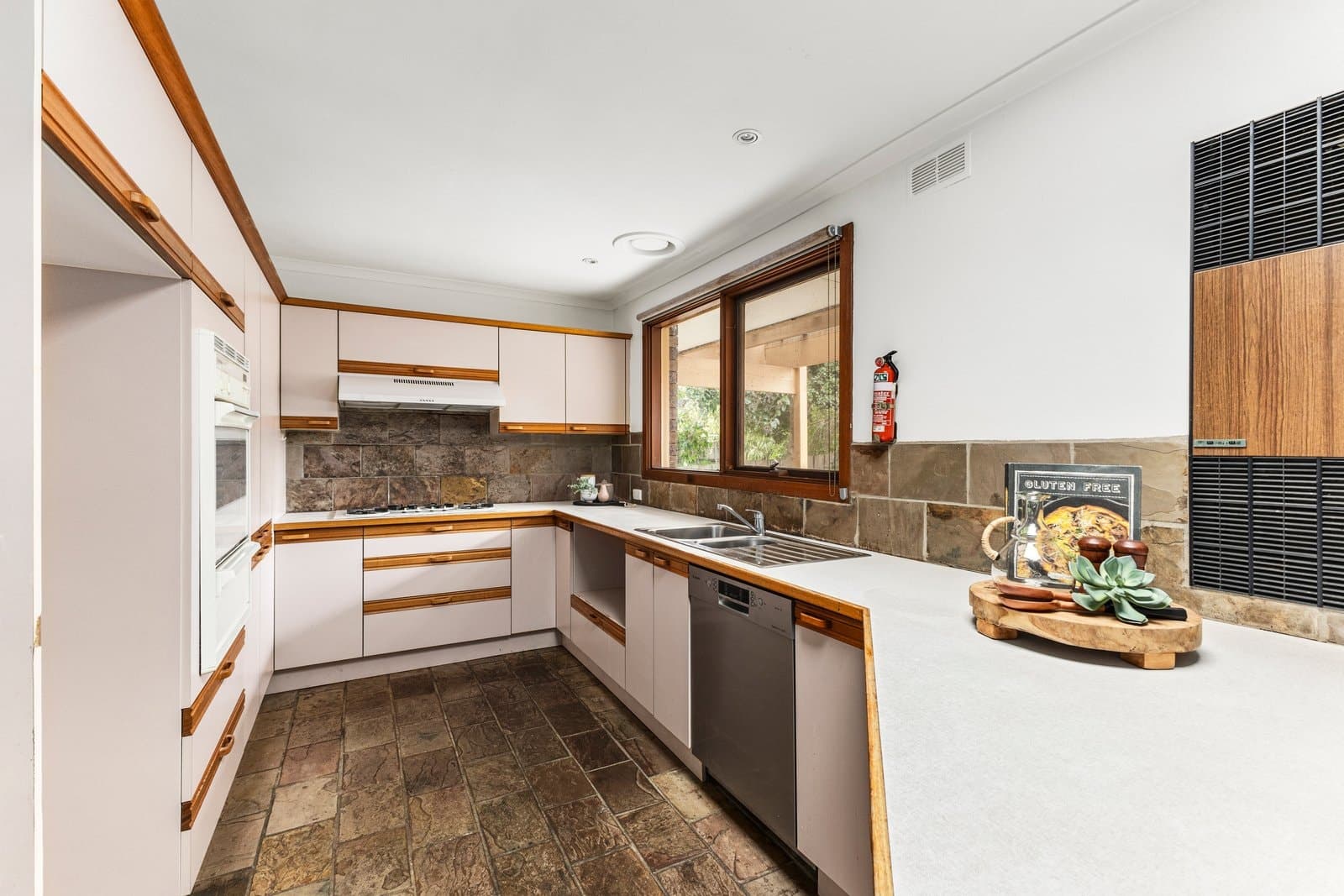 4 Alison Avenue, Bulleen - Thumbnail 3