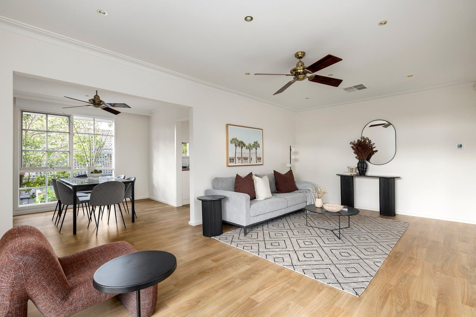 2/15 Essex Road, Surrey Hills - Thumbnail 3