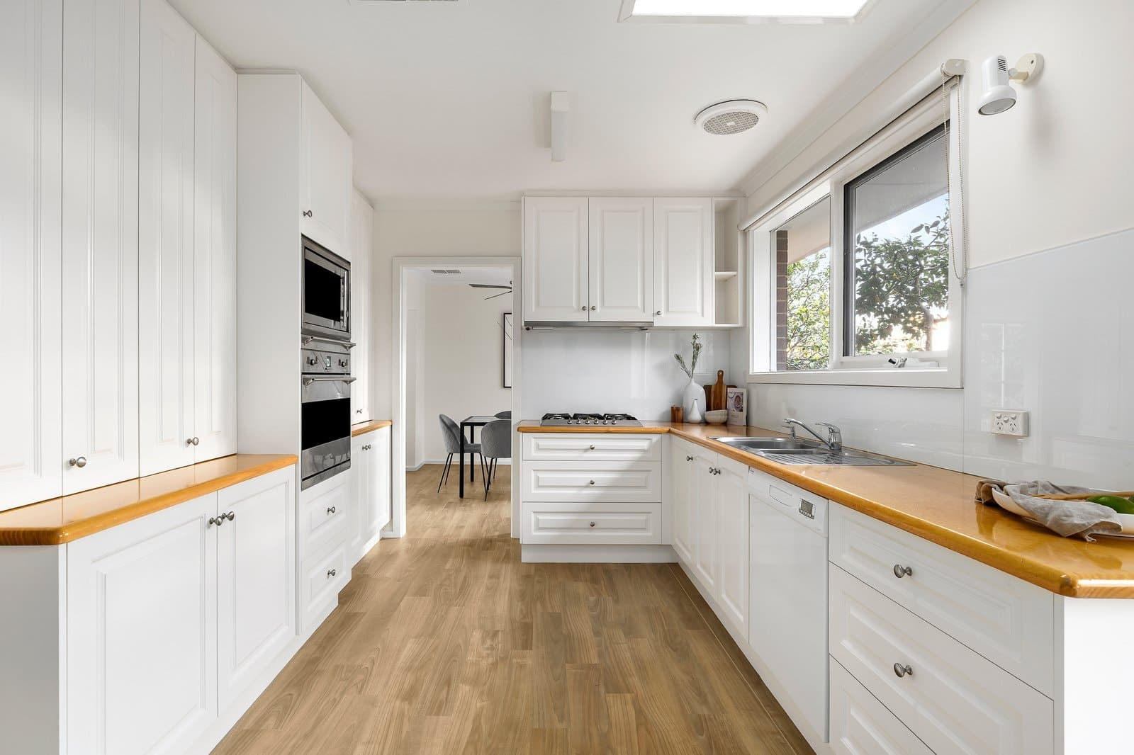 2/15 Essex Road, Surrey Hills - Thumbnail 4