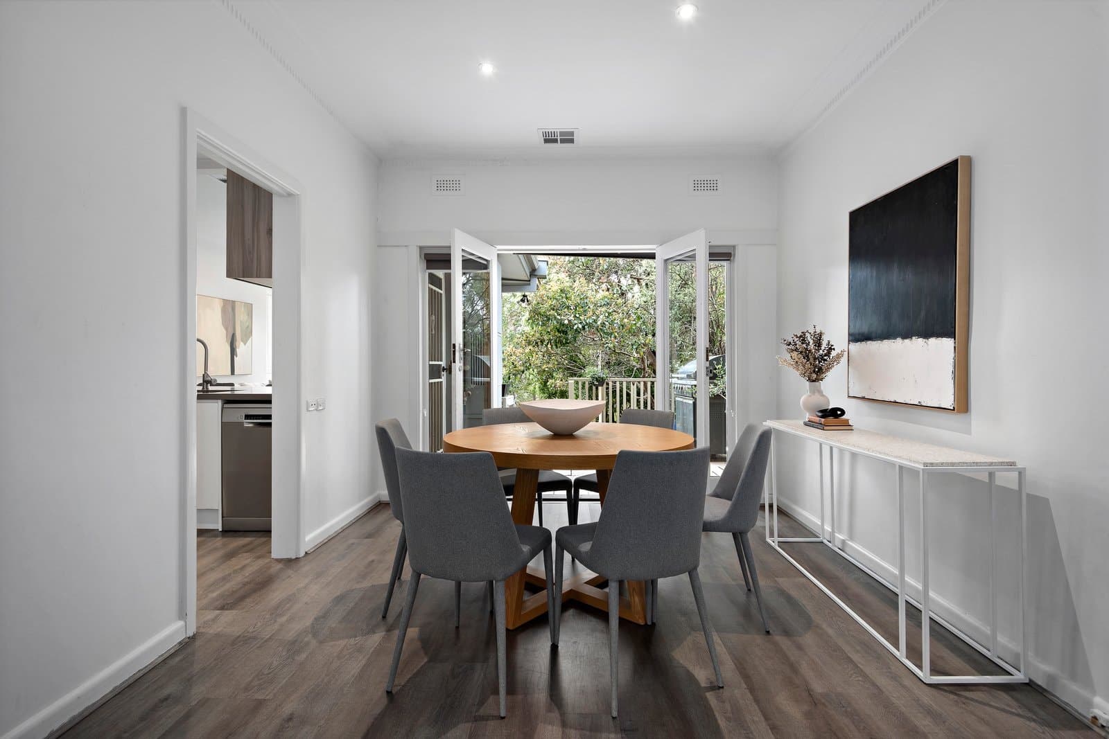 11 The Boulevard, Balwyn North - Thumbnail 4