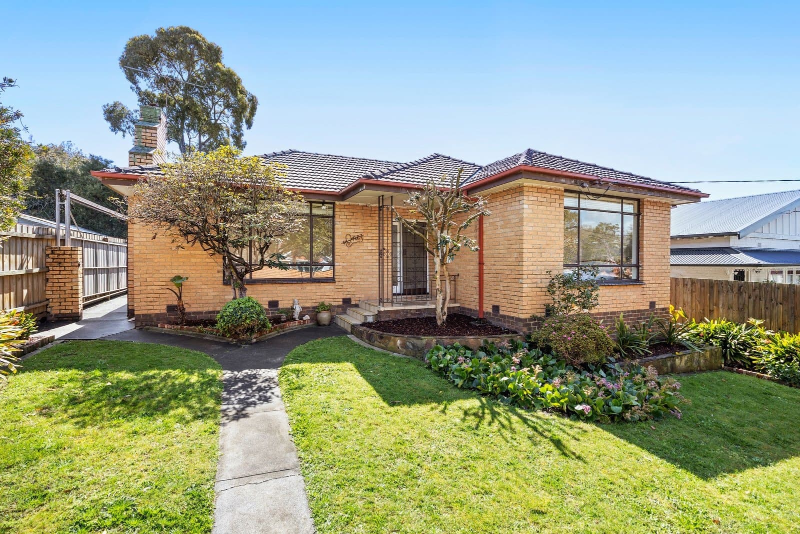 1 Young Street, Glen Iris - Thumbnail 2