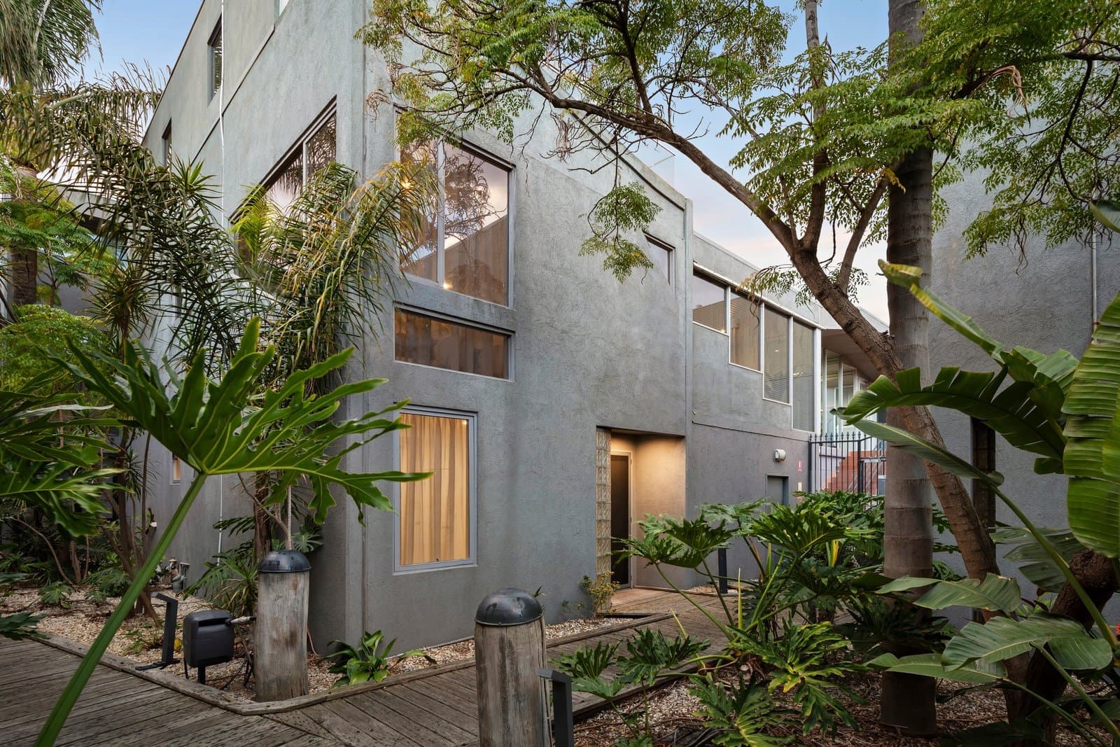 24/15 Beach Street, Port Melbourne - Image 1