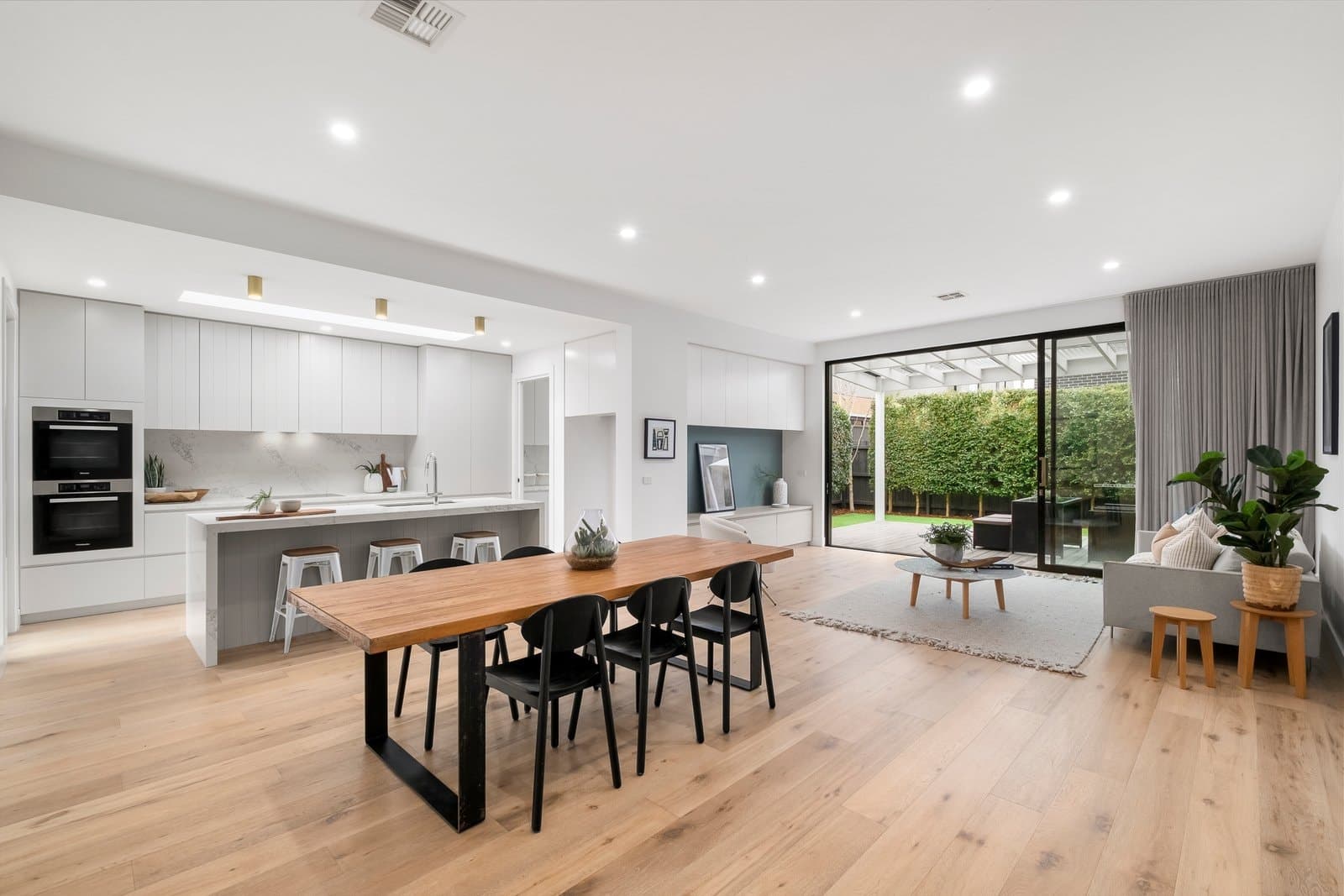 52B Wallace Avenue, Murrumbeena - Thumbnail 2