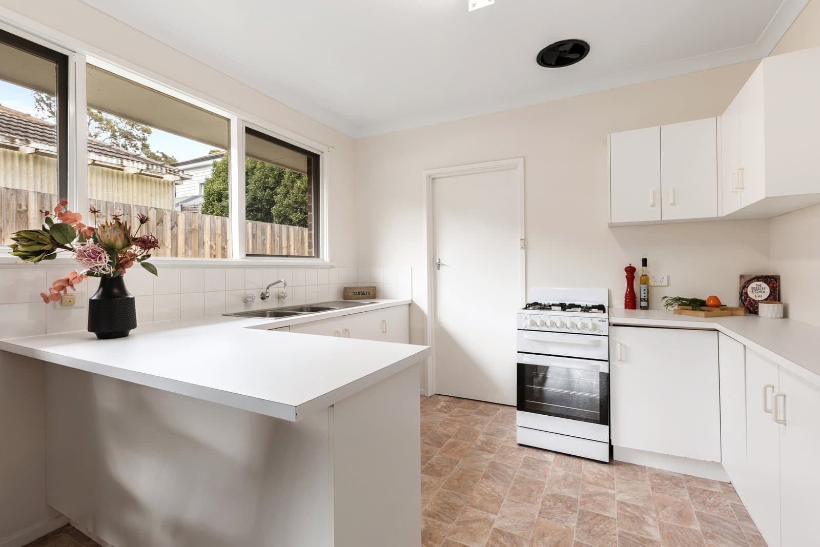 2/10 Norfolk Road, Surrey Hills - Thumbnail 3