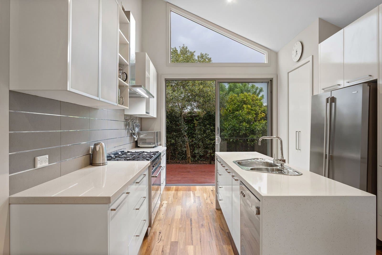 34 Dava Drive, Mornington - Thumbnail 2
