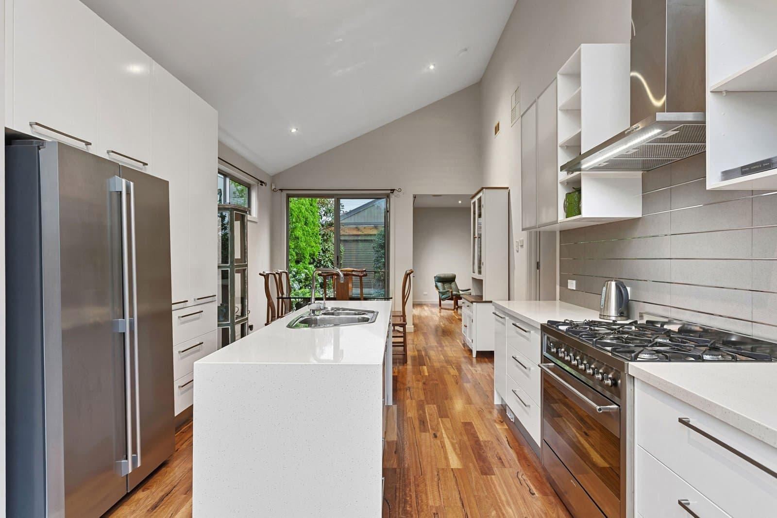 34 Dava Drive, Mornington - Thumbnail 3
