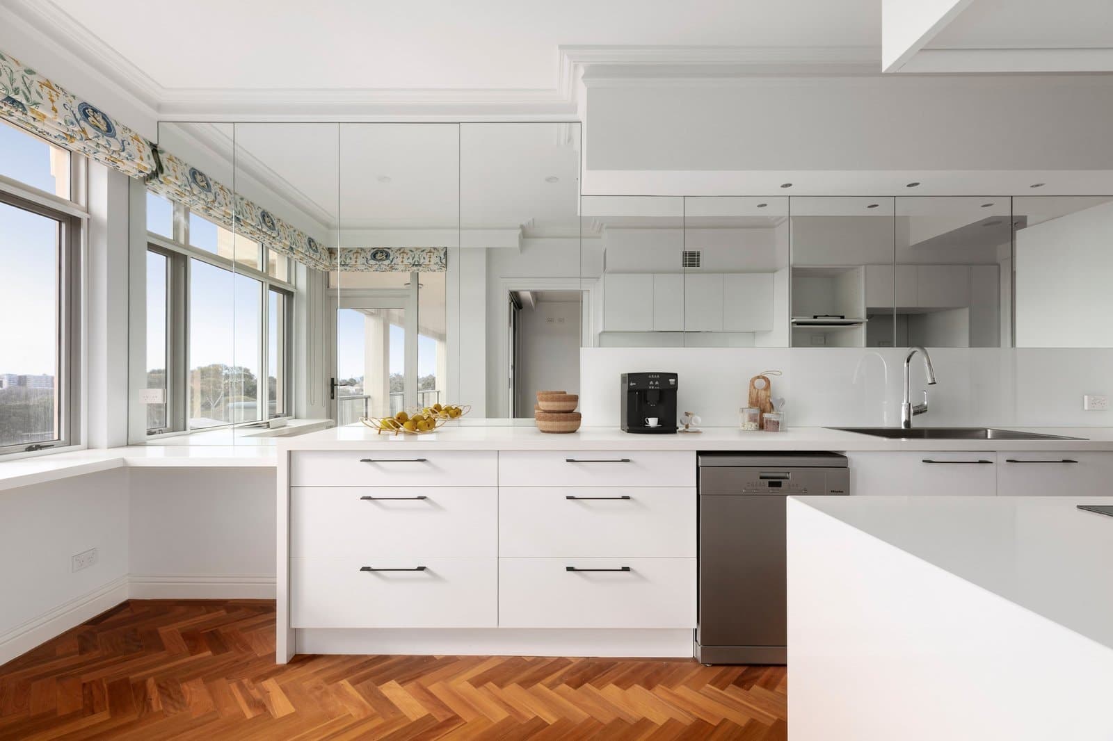 905/469 St Kilda Road, Melbourne - Thumbnail 2