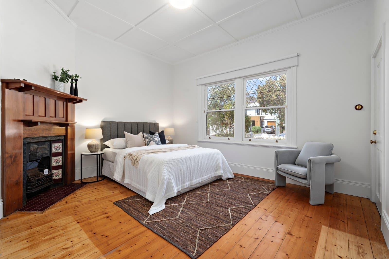 7 Myrtle Road, Hampton - Thumbnail 2