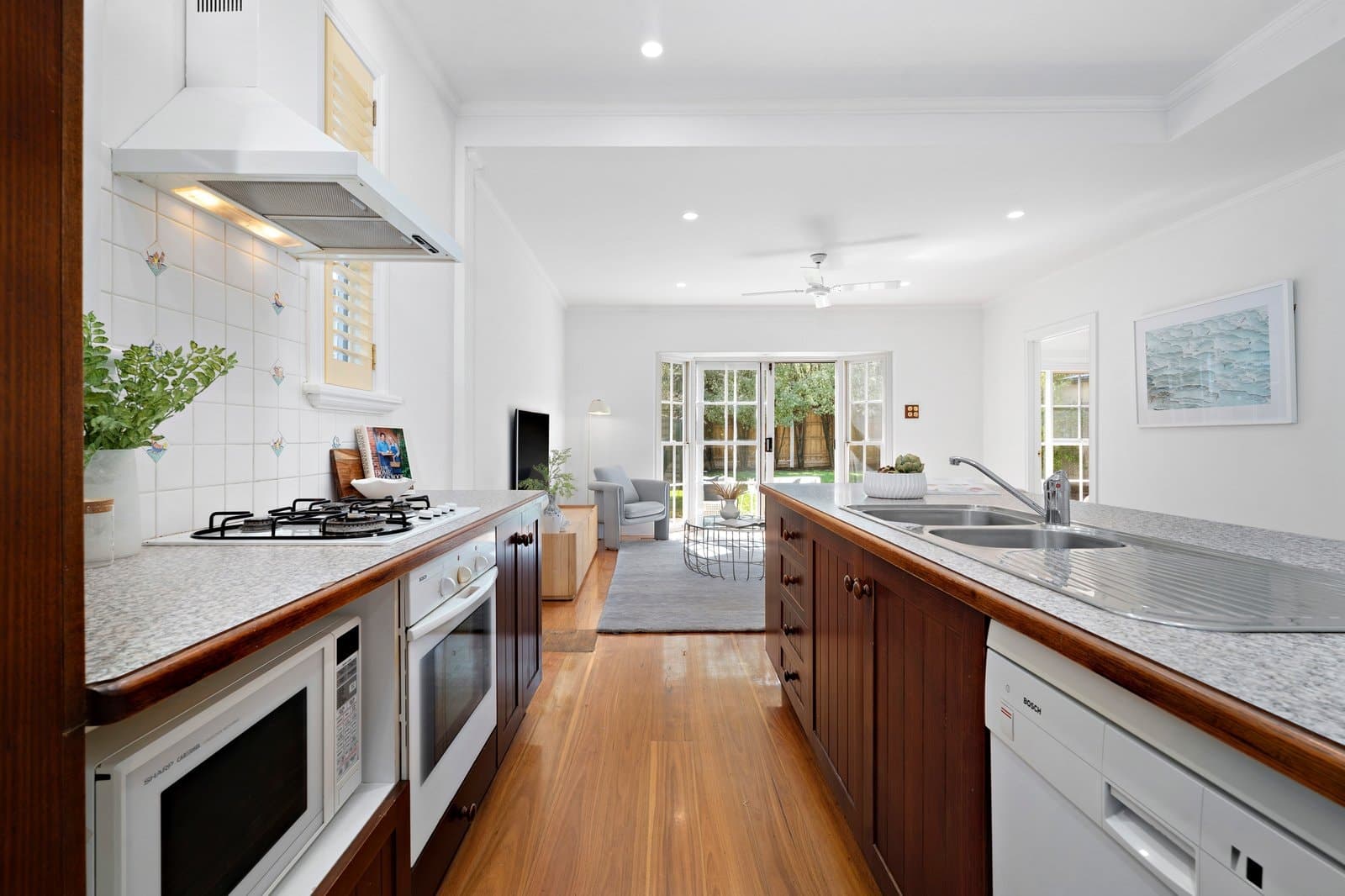 7 Myrtle Road, Hampton - Thumbnail 3