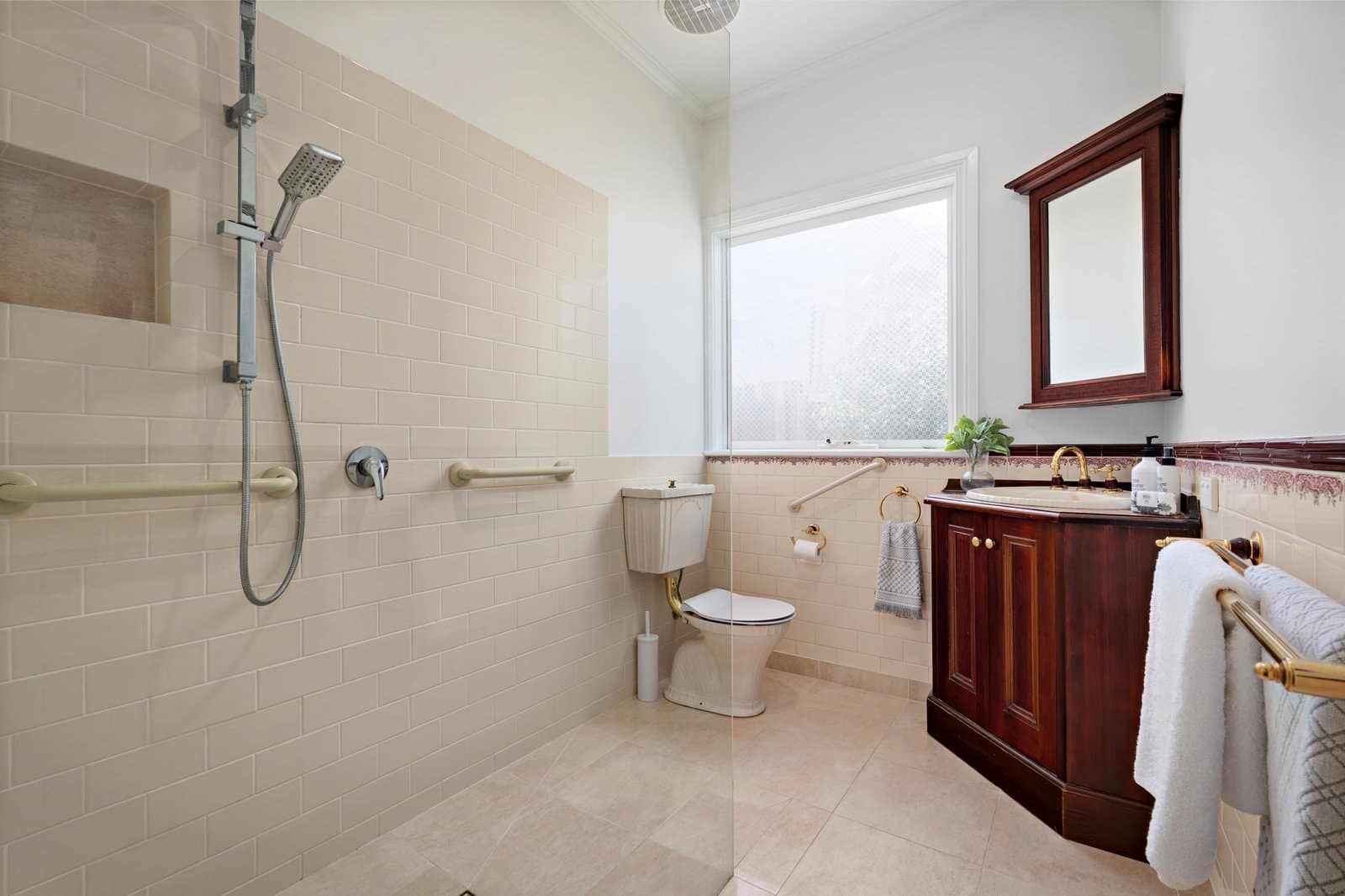 7 Myrtle Road, Hampton - Thumbnail 8