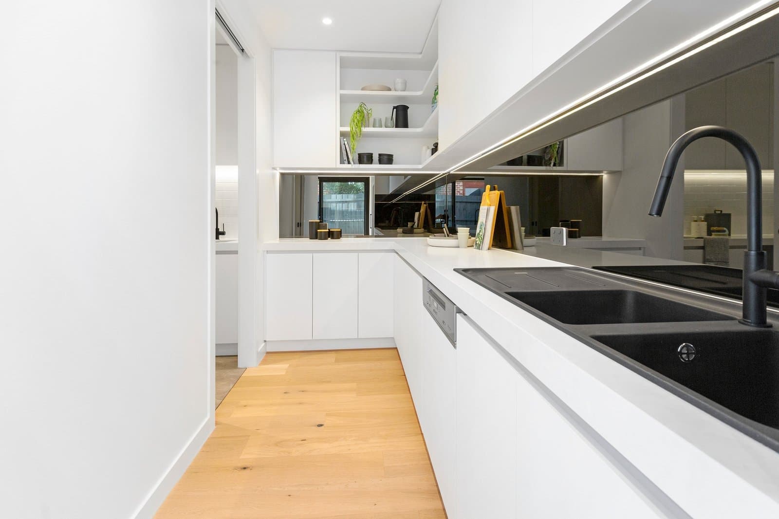 2B May Street, Mornington - Thumbnail 4
