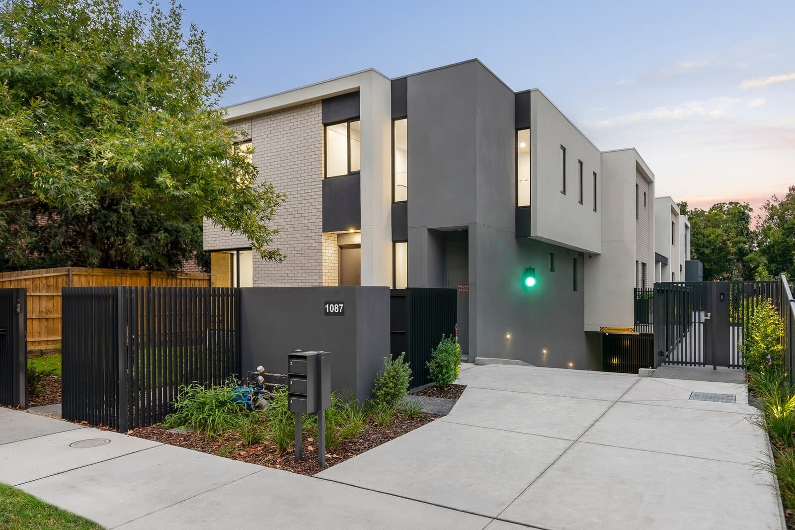 2/1087 Riversdale Road, Surrey Hills - Image 1