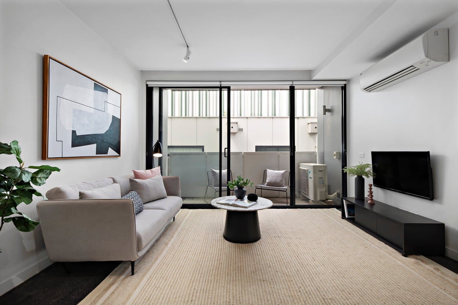 304/144-150 Clarendon Street, Southbank - Thumbnail 2