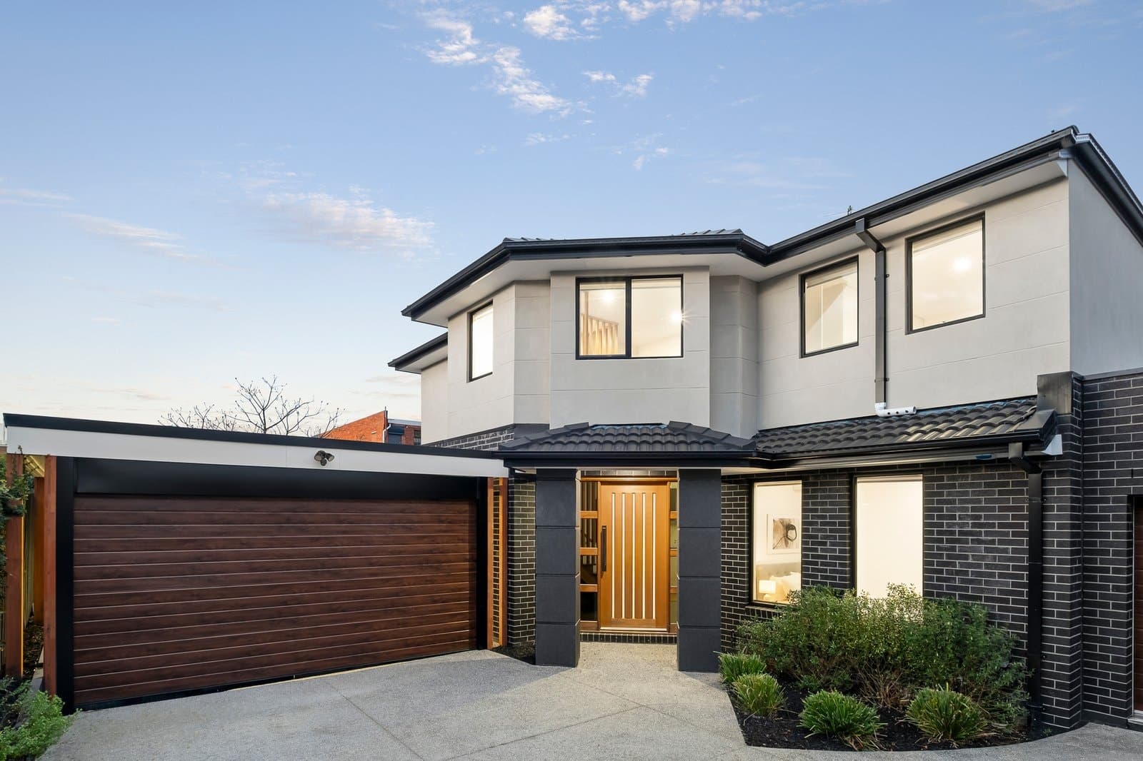 2/6 Mons Street, Glen Iris - Image 1