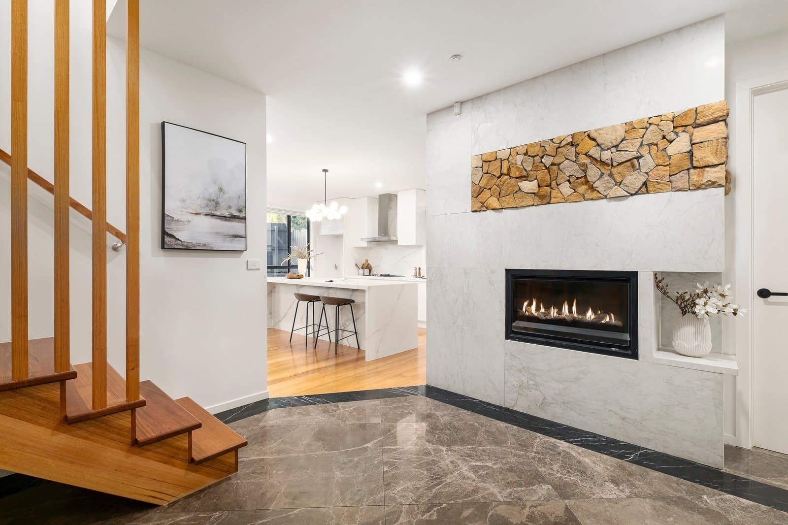 2/6 Mons Street, Glen Iris - Thumbnail 2