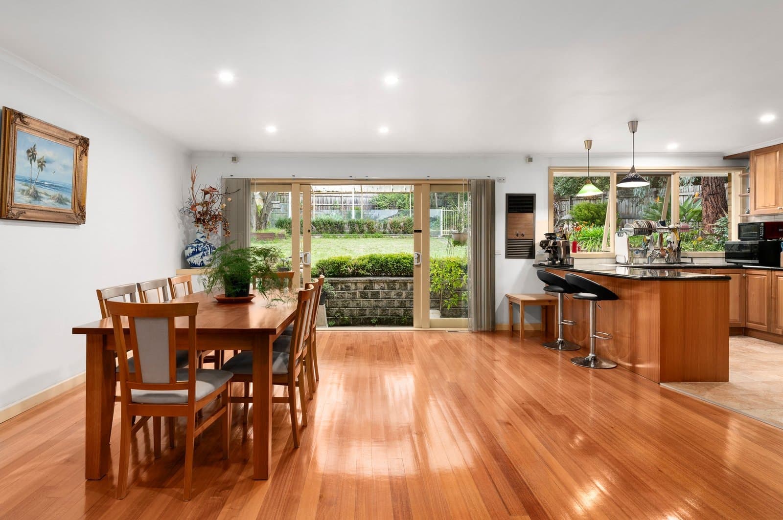 16 Wynyard Crescent, Balwyn North - Thumbnail 4