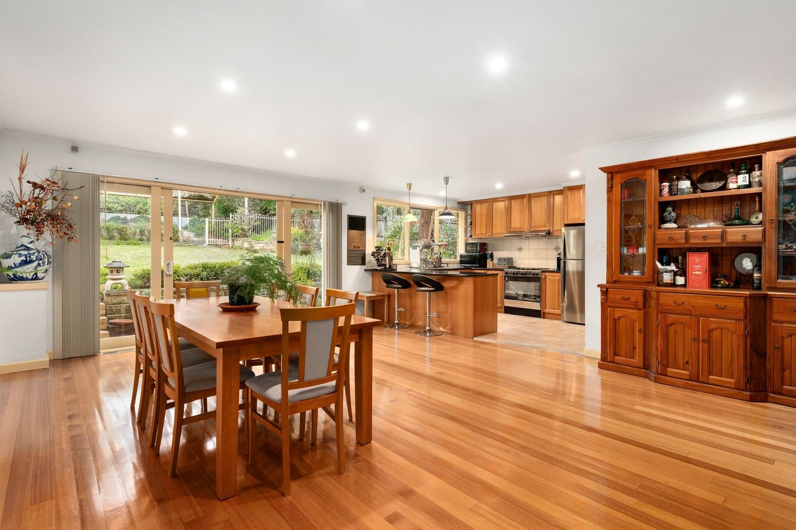 16 Wynyard Crescent, Balwyn North - Thumbnail 8