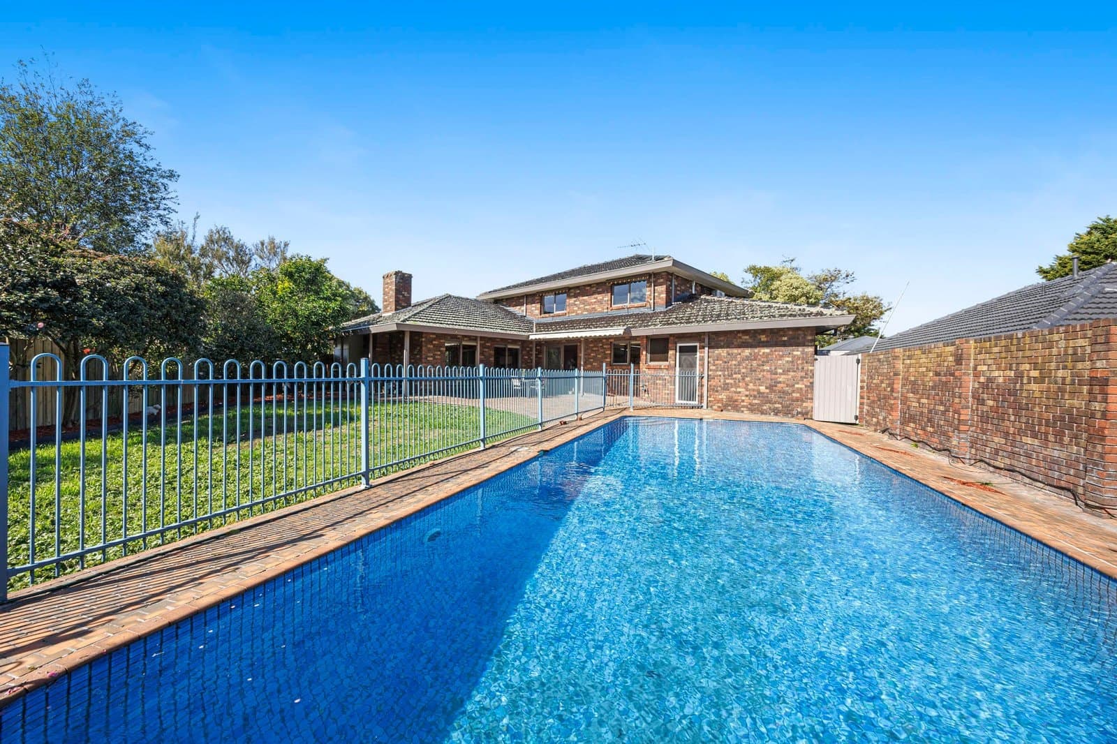9 The Glen, Frankston - Thumbnail 2