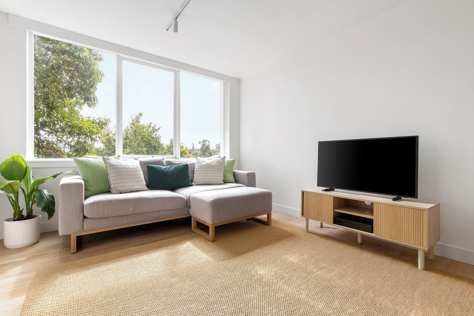 13/9 Canterbury Road, Toorak - Thumbnail 2