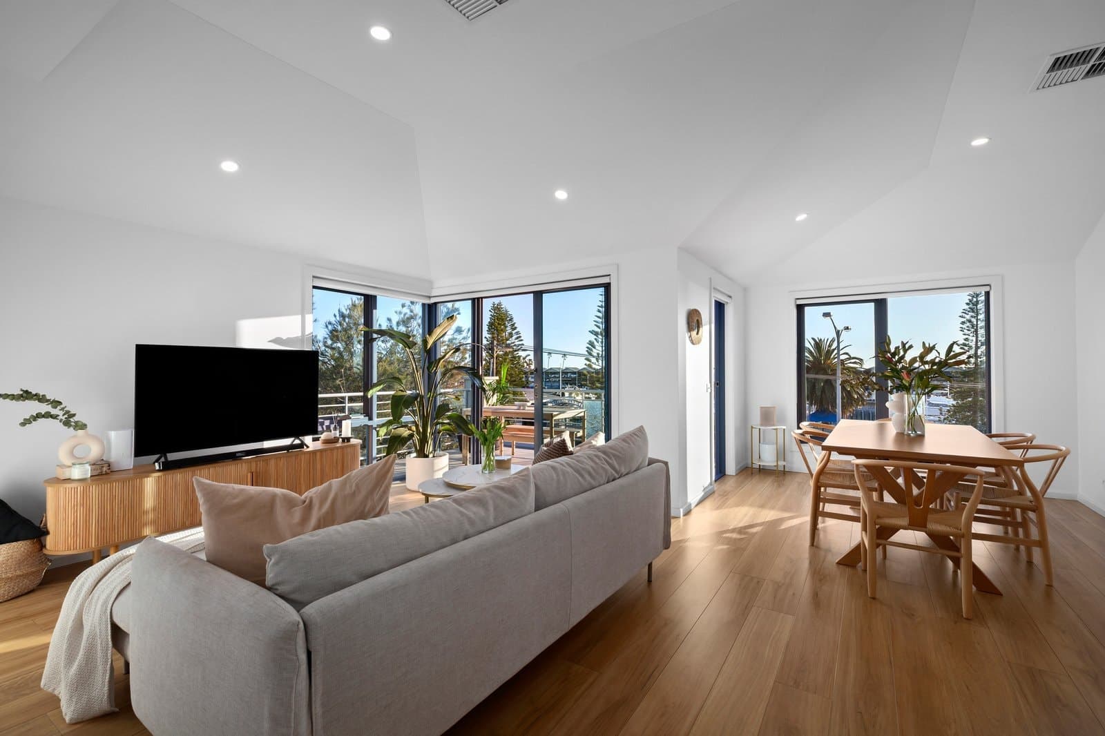 14/41 Marine Parade, St Kilda - Thumbnail 2