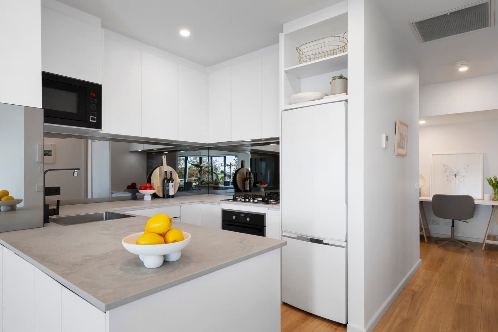14/41 Marine Parade, St Kilda - Thumbnail 5