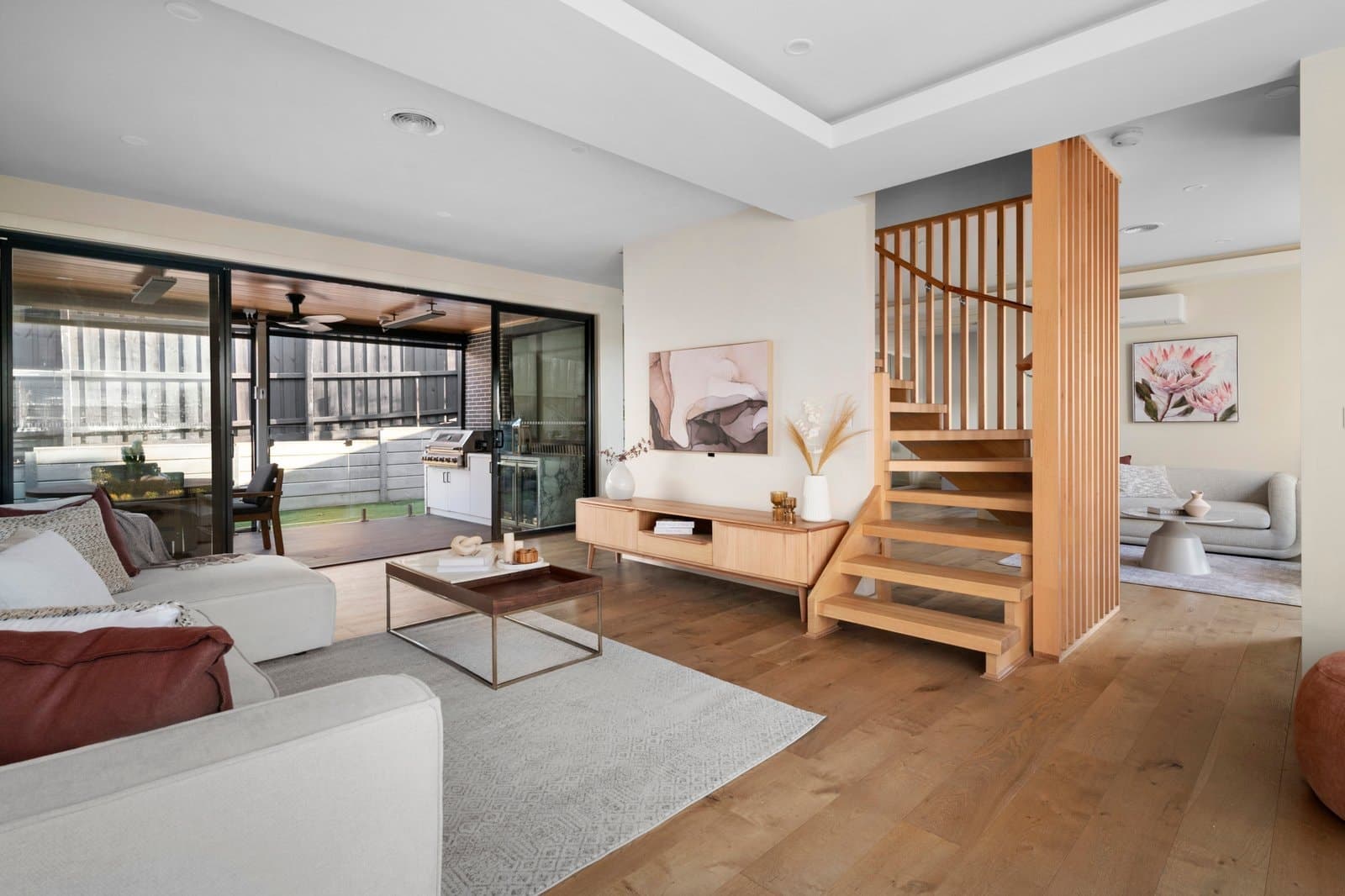 17 Leonis Avenue, Balwyn North - Thumbnail 2