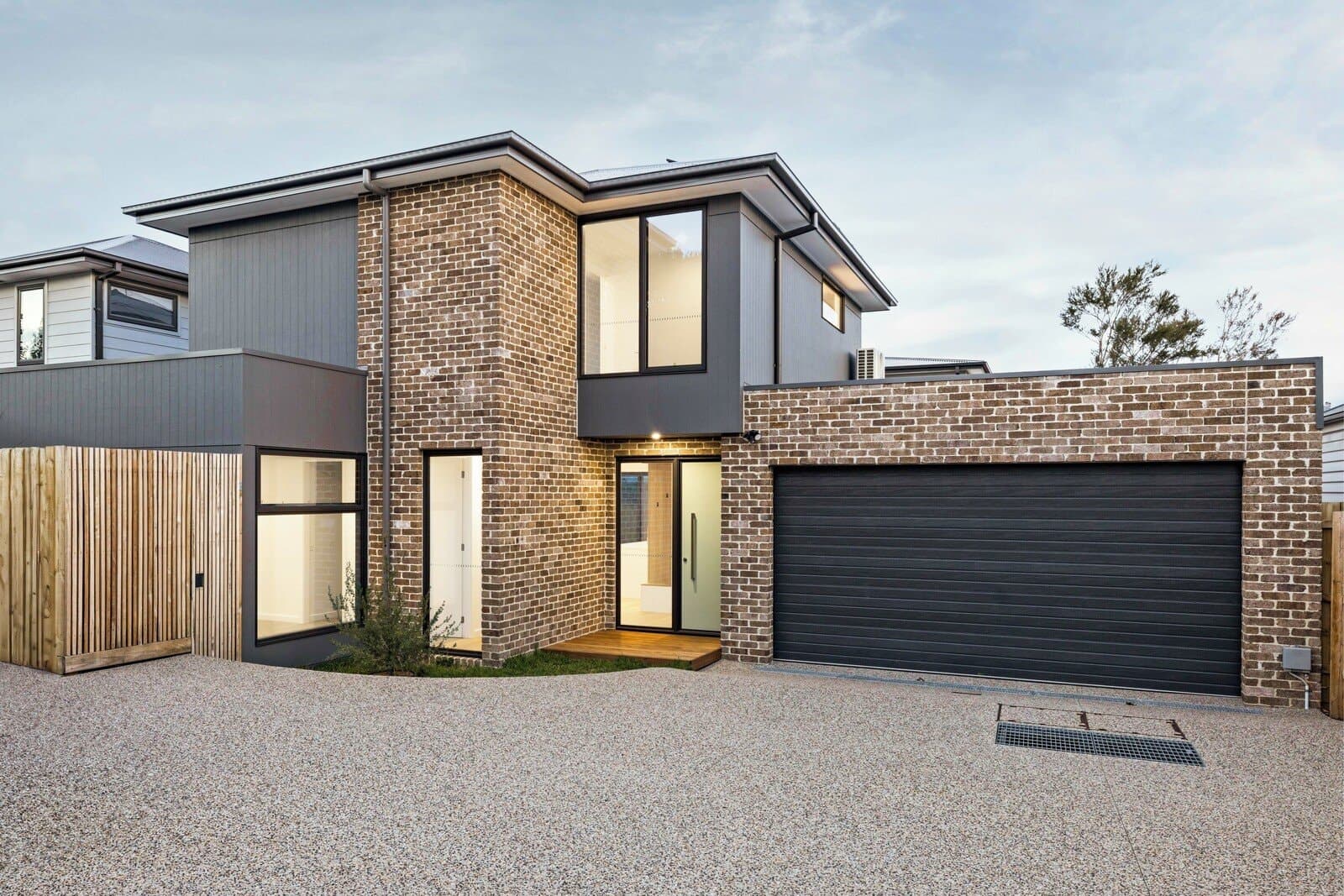 2/18 Kent Street, Mornington - Image 1