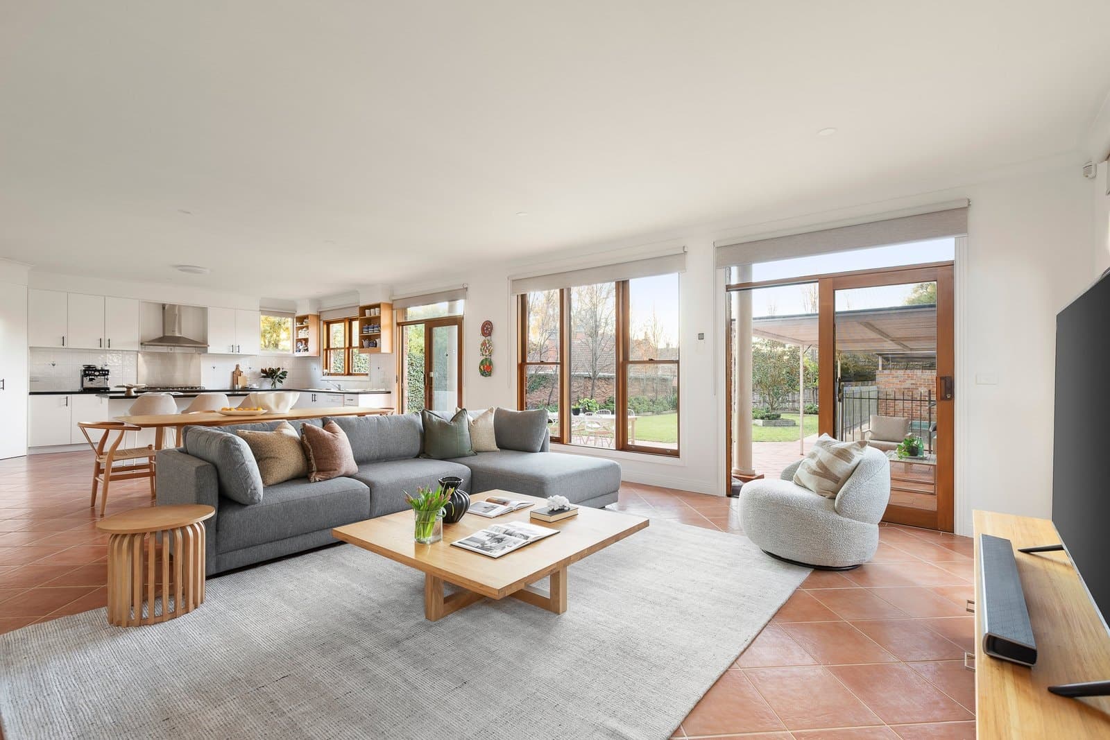 1 Bona Vista Avenue, Surrey Hills - Thumbnail 3