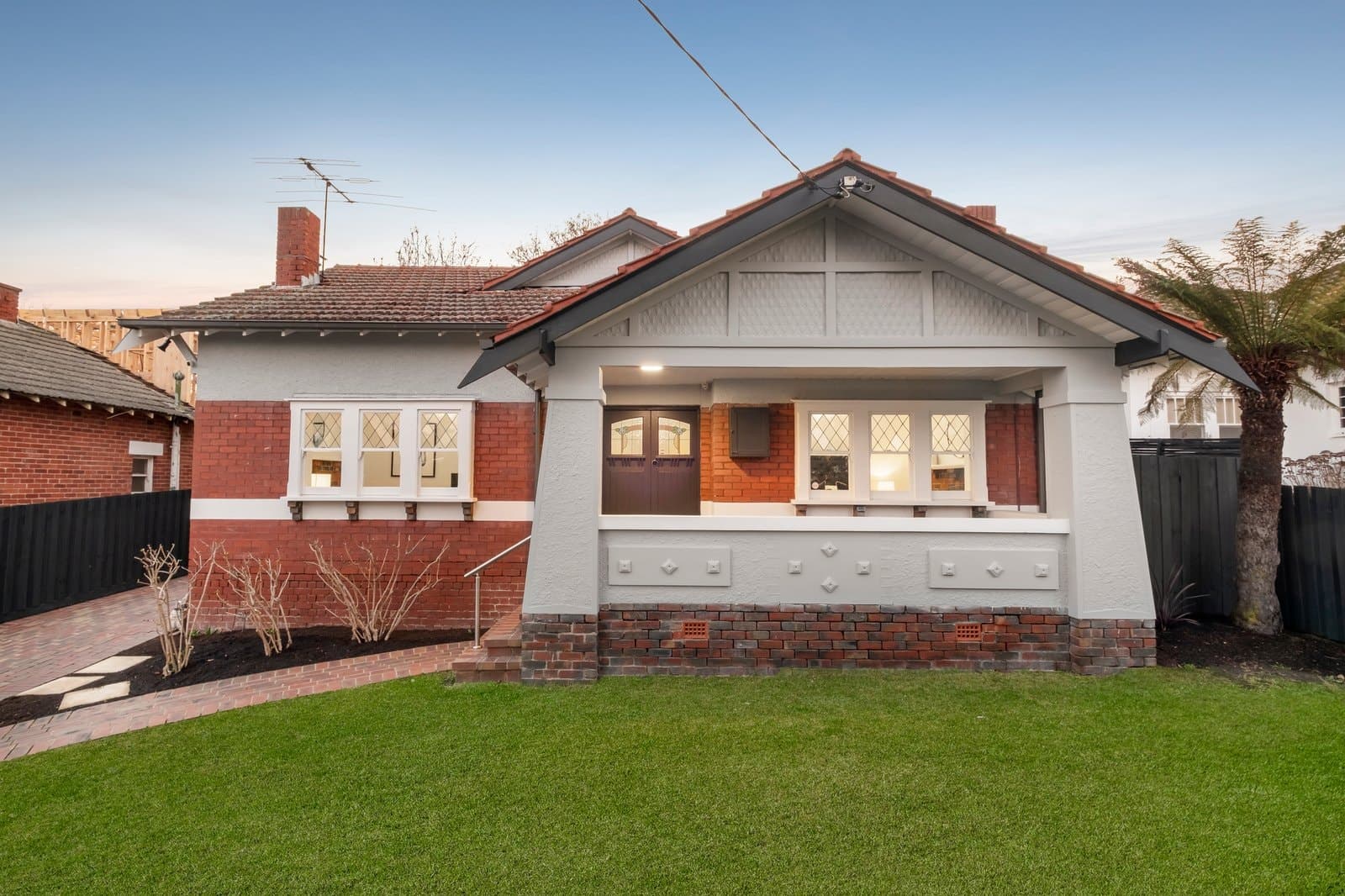 19 Rossfield Avenue, Kew - Image 1