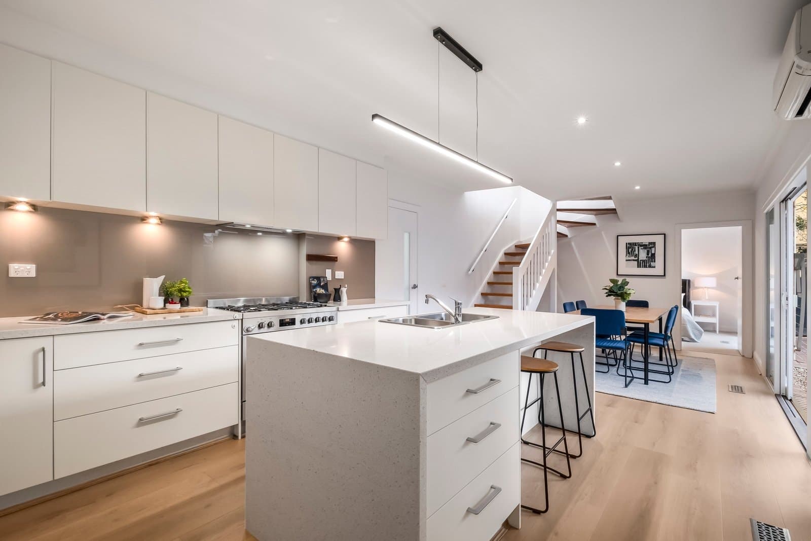 19 Rossfield Avenue, Kew - Thumbnail 3