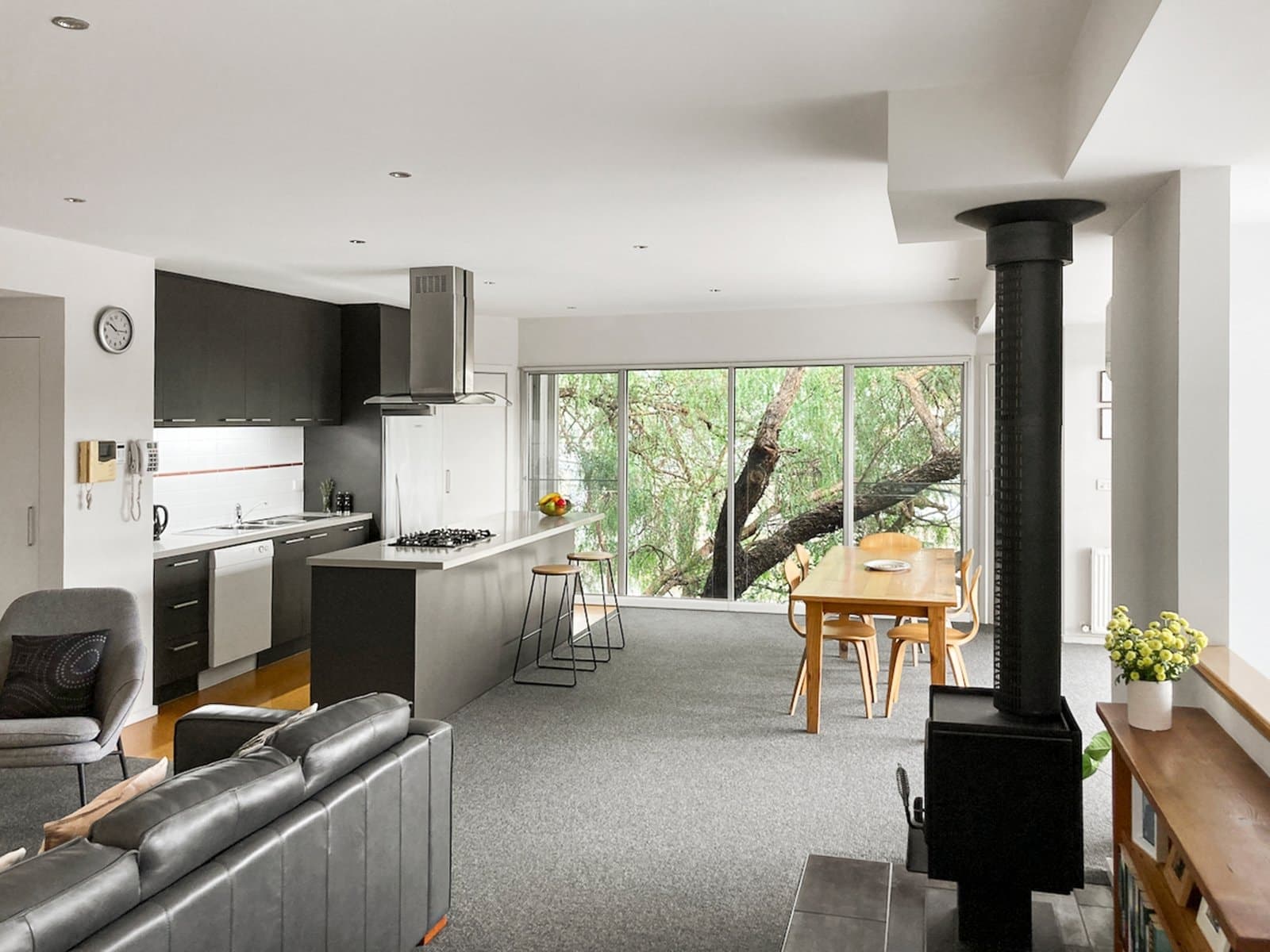 2 Peppercorn Place, Surrey Hills - Thumbnail 3