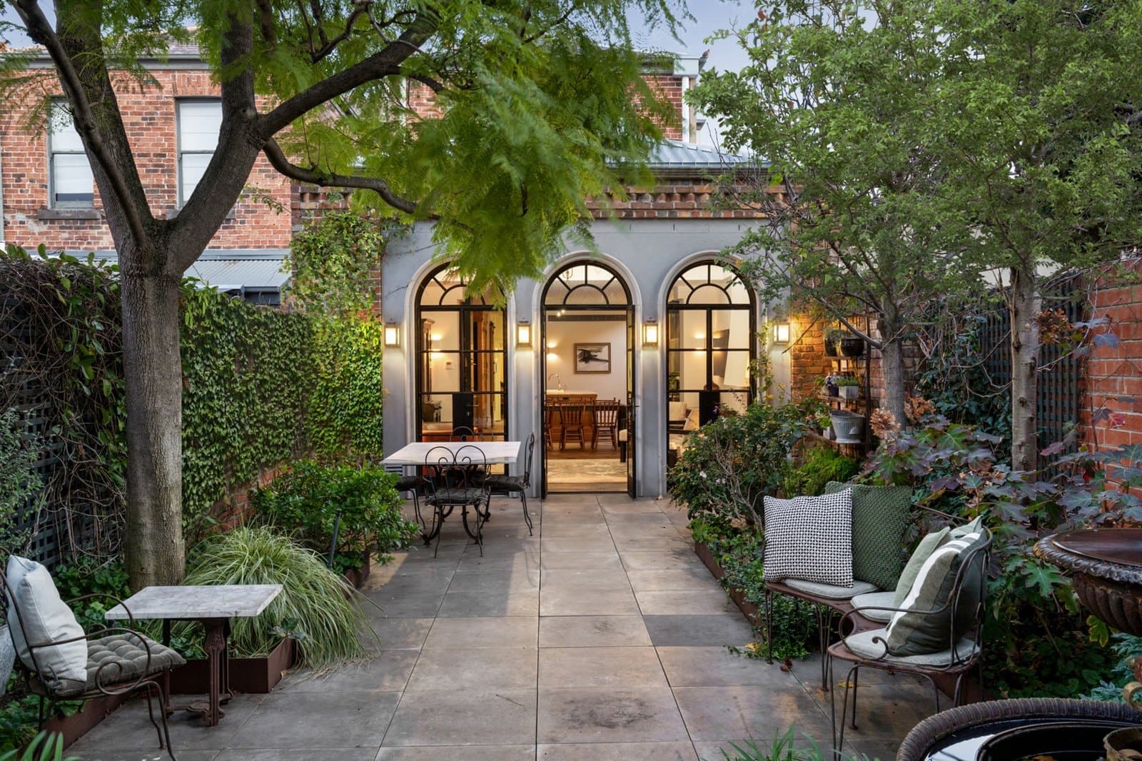 37 Cardigan Place, Albert Park - Thumbnail 2