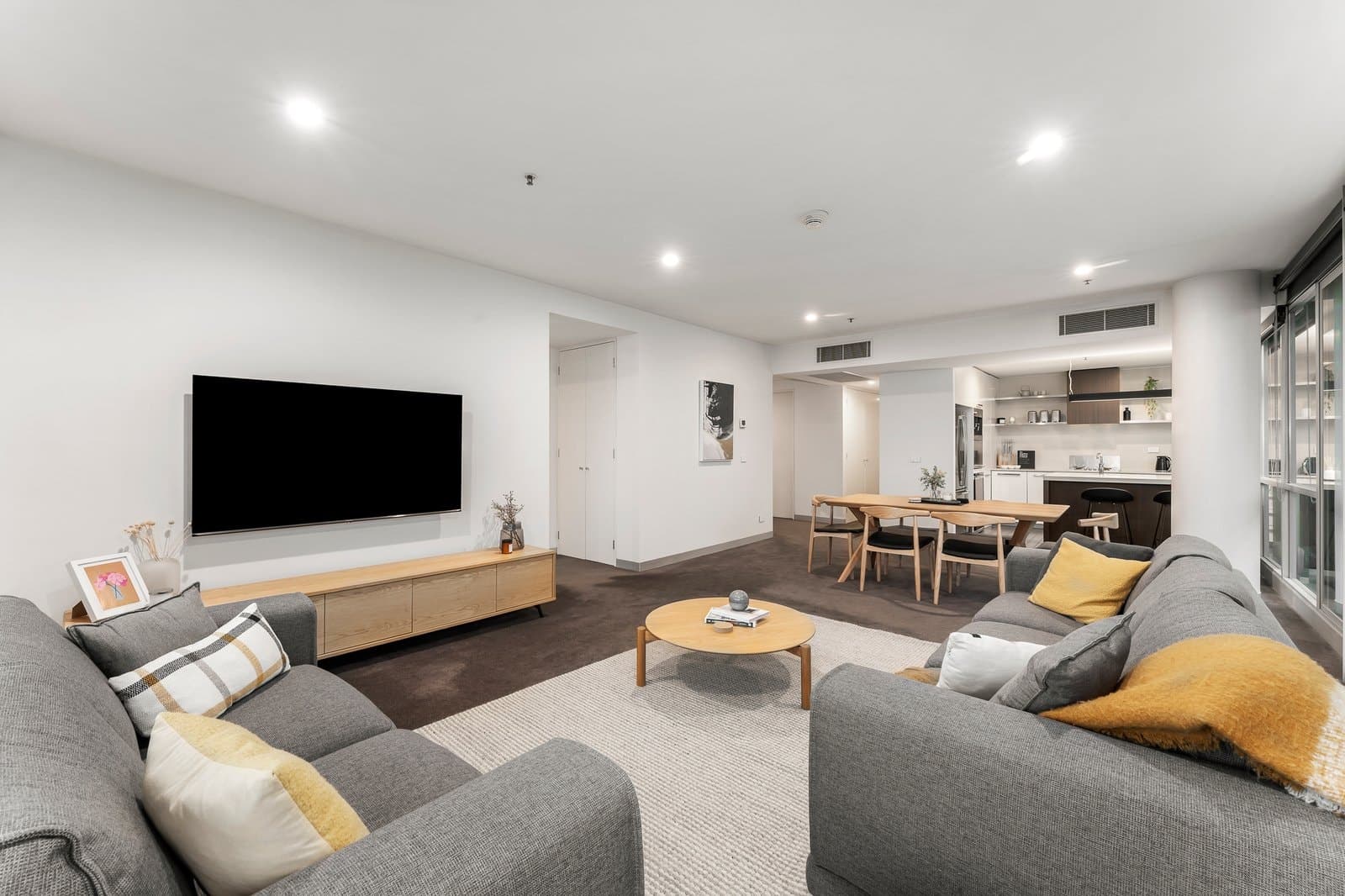 801/1 Roy Street, Melbourne - Thumbnail 2