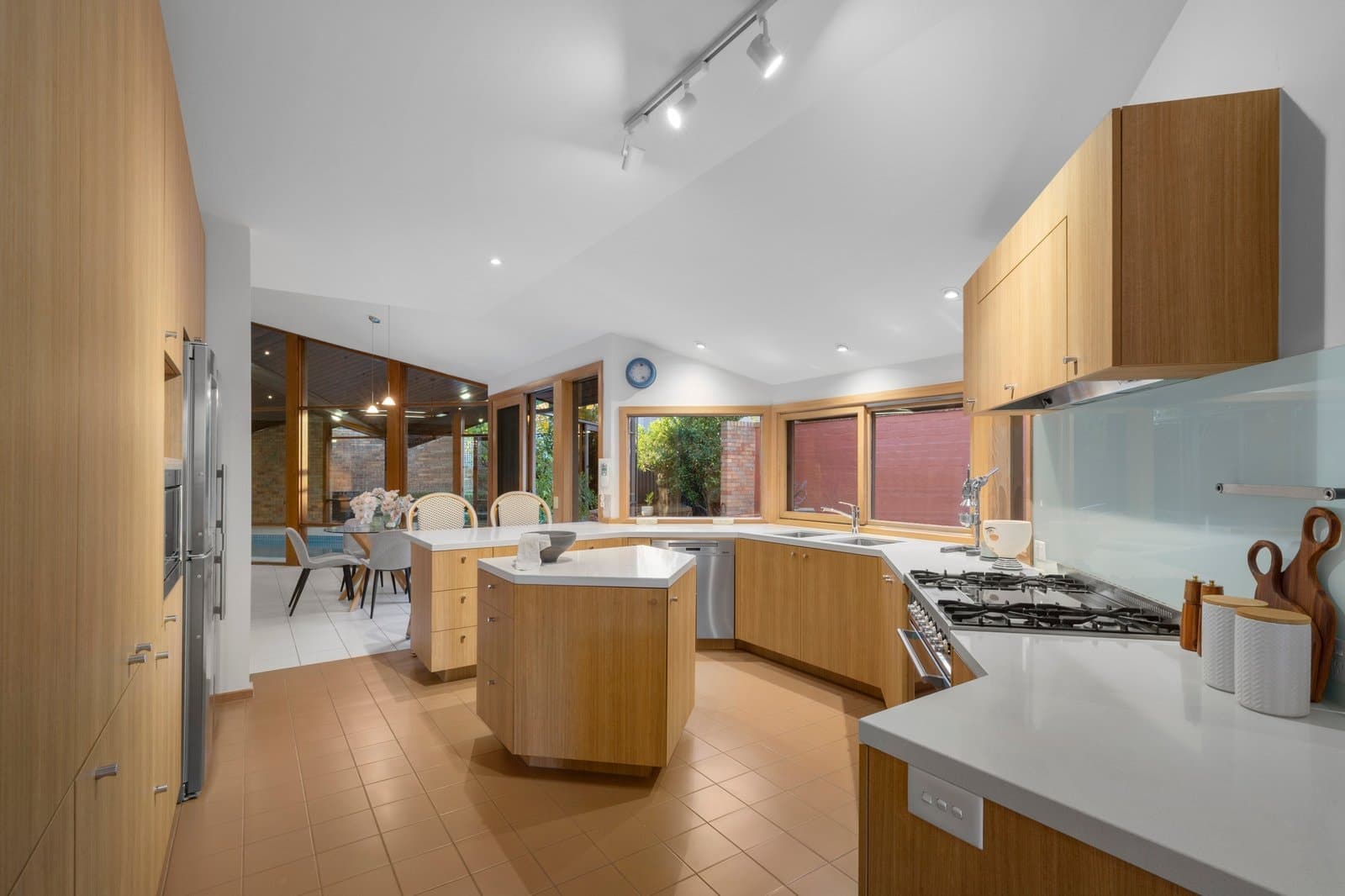 10 Holmwood Avenue, Brighton - Thumbnail 4