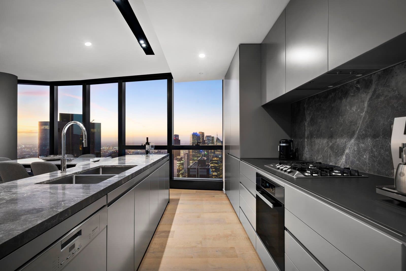 7407/70 Southbank Boulevard, Southbank - Thumbnail 4