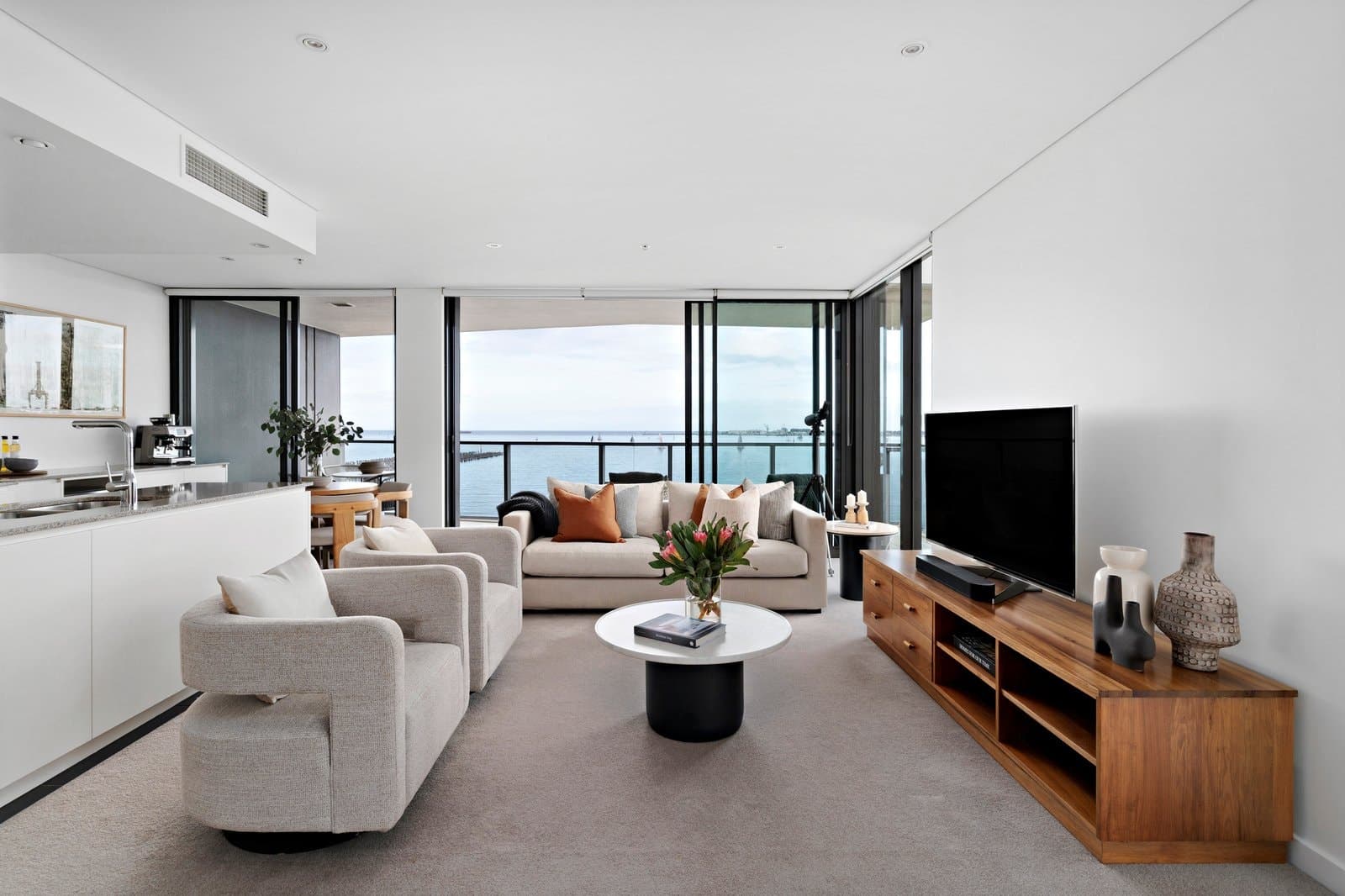 601/155 Beach Street, Port Melbourne - Thumbnail 2
