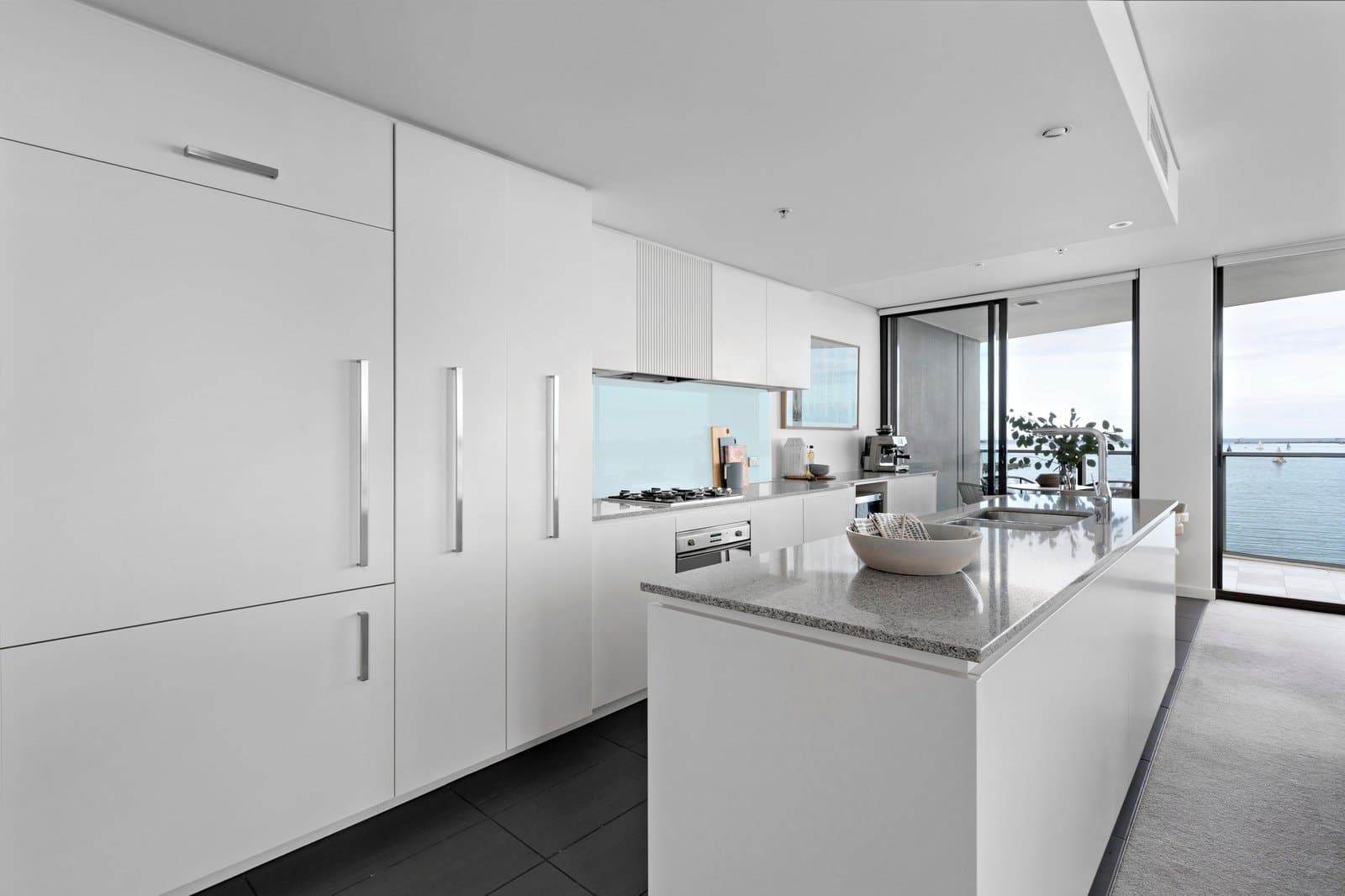 601/155 Beach Street, Port Melbourne - Thumbnail 4