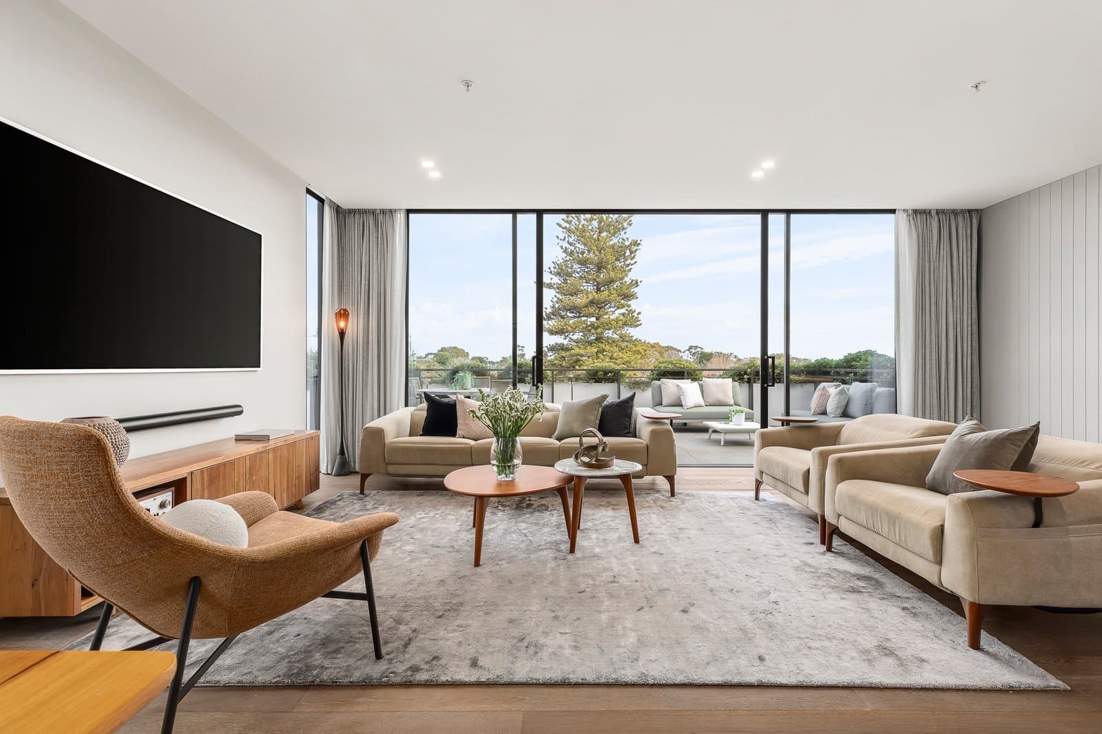 Penthouse 204 43 Crisp Street, Hampton - Thumbnail 3